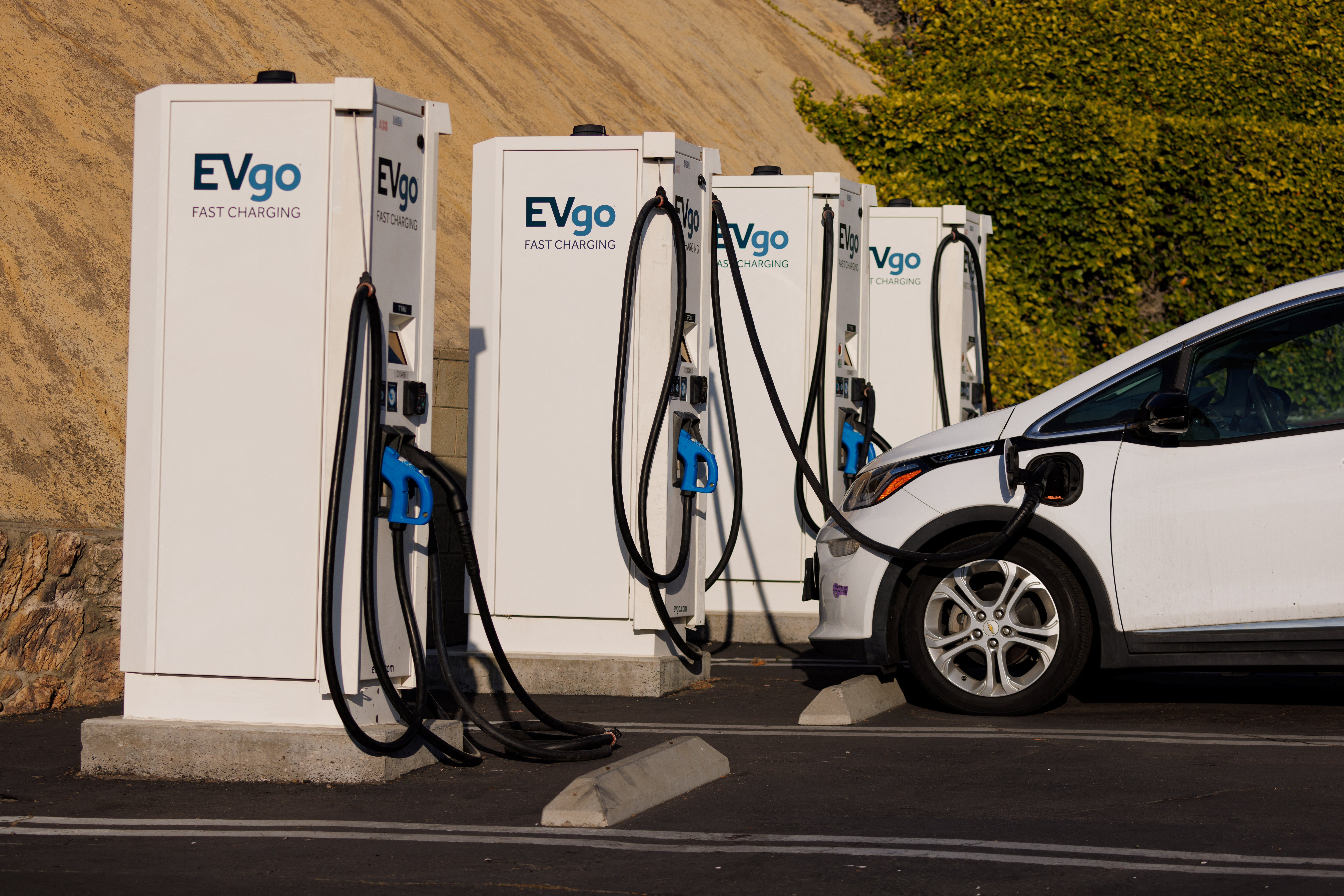 The EU is trying to roll out millions of EV charging points – the lack of which presents a barrier to consumers switching from fossil fuels. /Mike Blake/Reuters