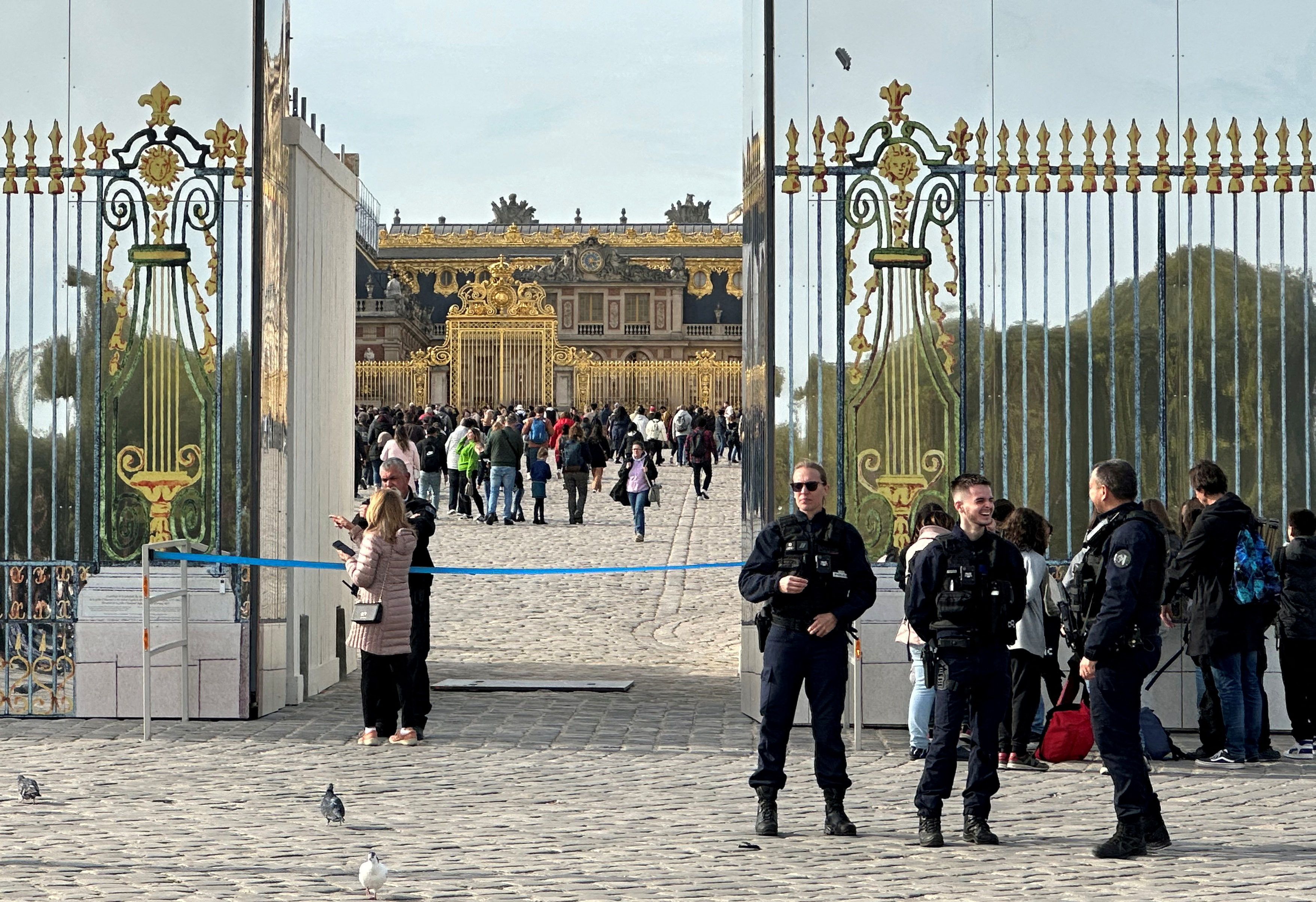 French police stand guard in front of the Palace of Versailles as tourists enter again after it was evacuated. /Clotaire Achi/ Reuters