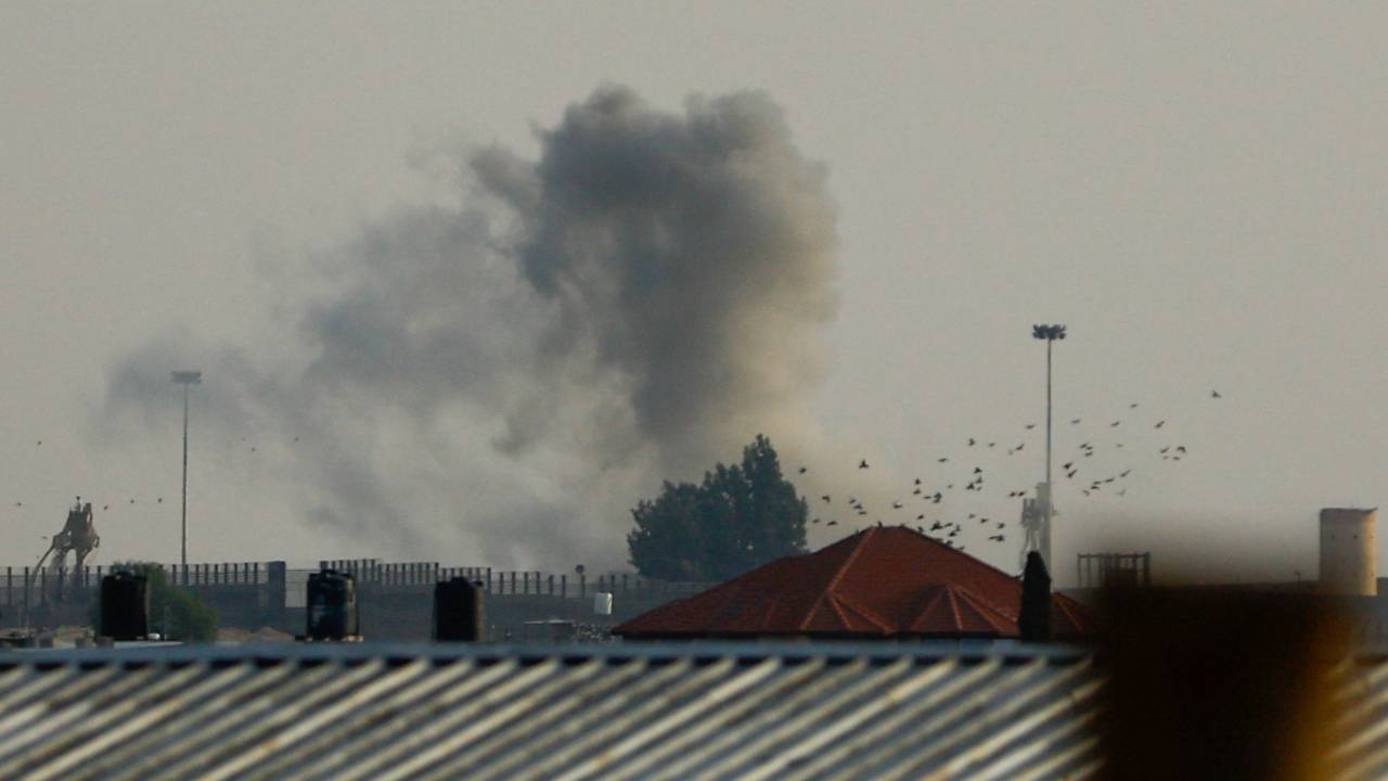 Smoke rises following Israeli strikes at the border with Egypt, as seen from Rafah, southern Gaza Strip October. /Ibraheem Abu Mustafa/Reuters