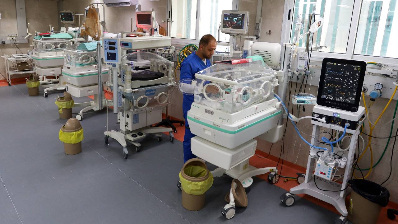A medical worker assists a premature Palestinian baby who lies in an incubator at the maternity ward of Shifa Hospital, which according to health officials is about to shut down as it runs out of fuel and power. /Mohammed Al-Masri/Reuters