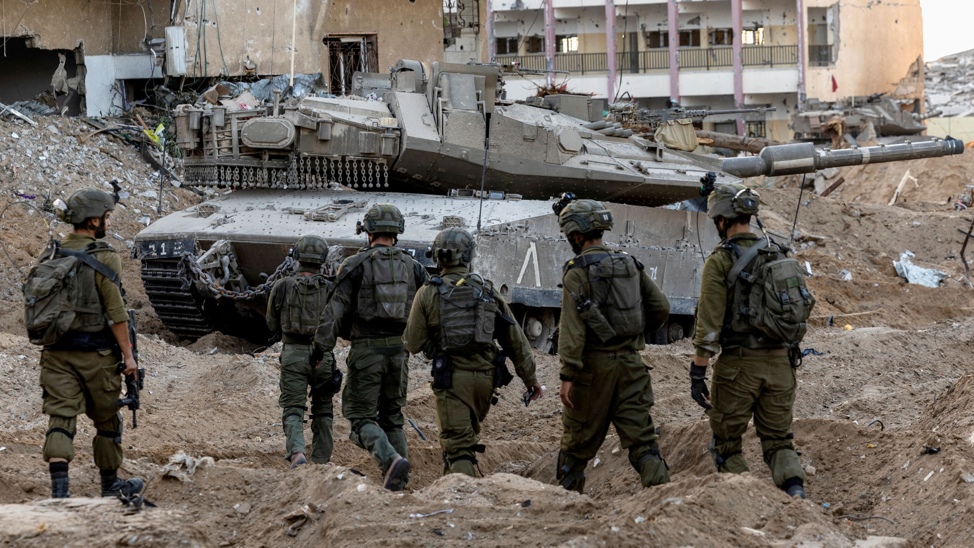 Israeli soldiers on the offensive in the northern Gaza Strip. /Ronen Zvulun/Reuters