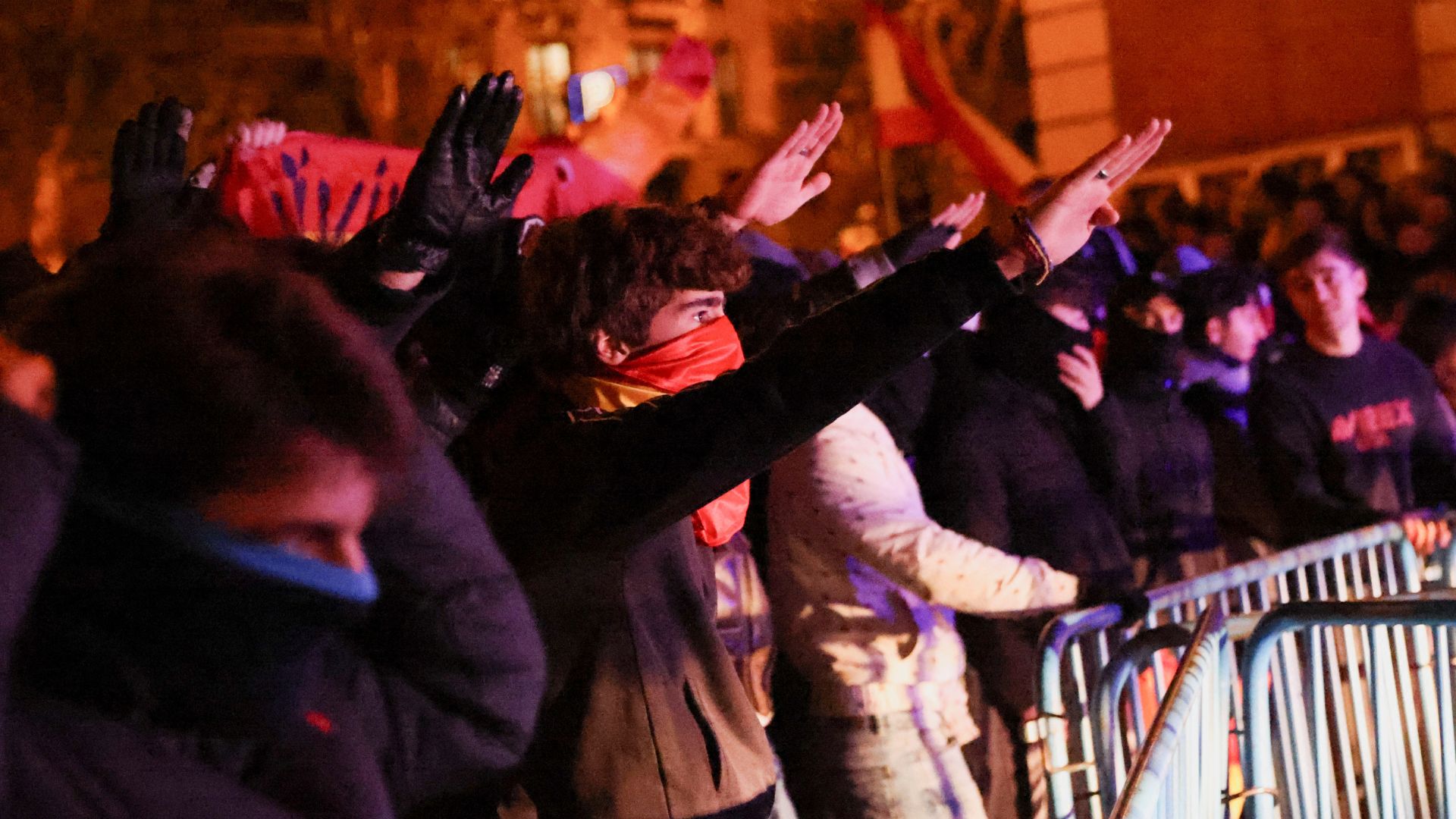 Protesters making Nazi salutes at the protests. /Susana Vera/Reuters
