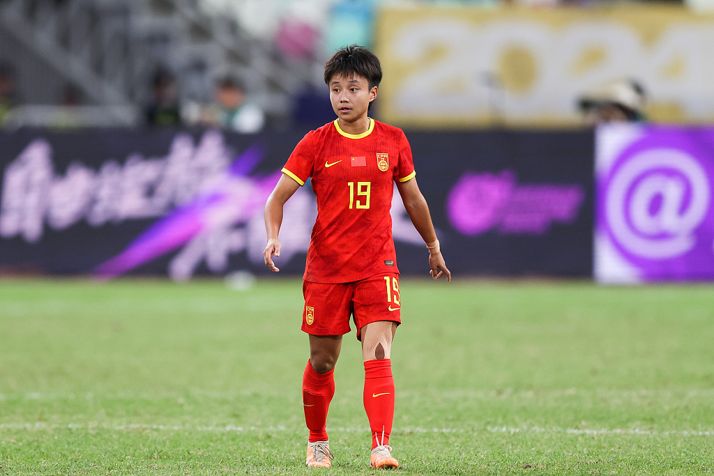 Chinese footballer Zhang Linyan hopes that a spell playing in England will help improve her performances for the national team. /CFP