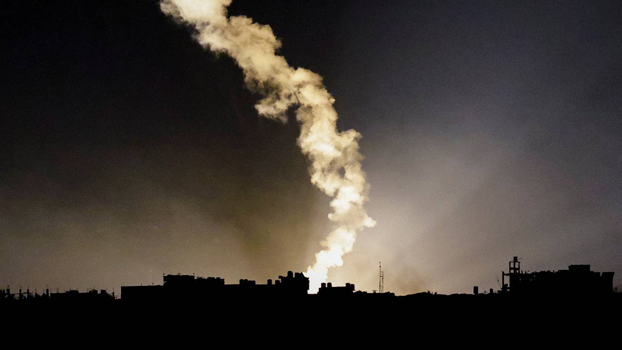 A flare falls on Gaza as seen from south Israel. /Alexander Ermochenko/Reuters