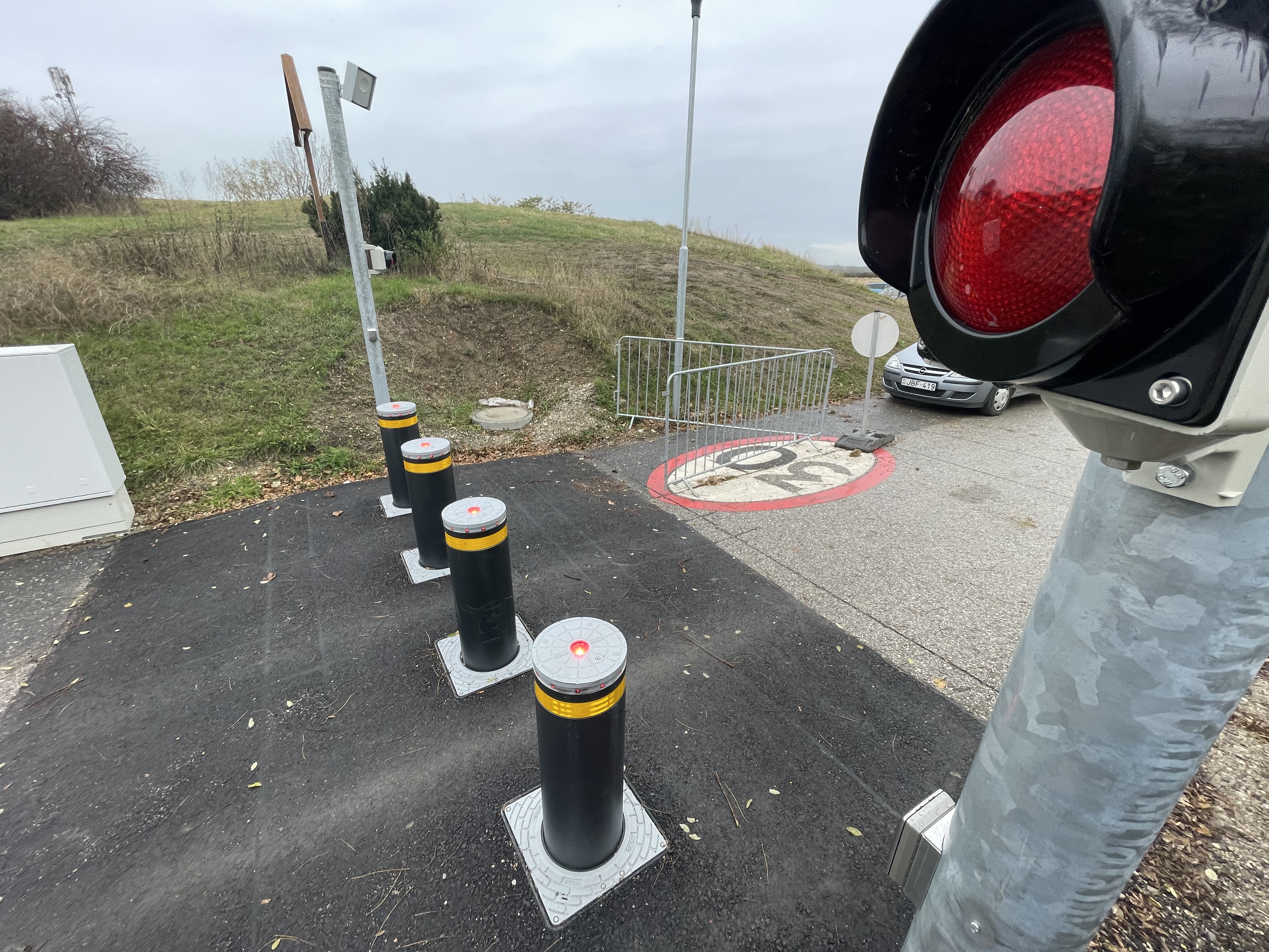 Earlier this year, the Austrian town of Schattendorf installed electronic barriers at its border with Hungary. /CGTN