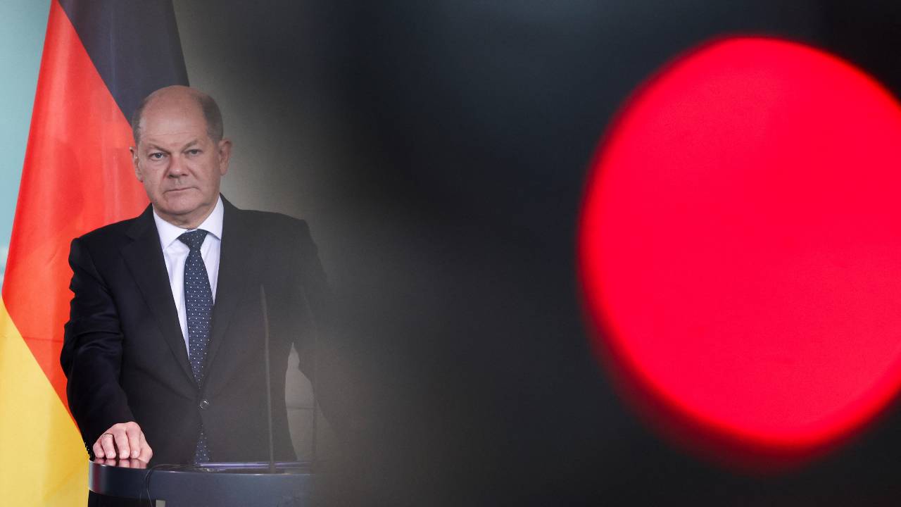German Chancellor Olaf Scholz attends a press conference in Berlin as the court ruling plunged the country's finances into chaos. /Liesa Johannssen/ Reuters