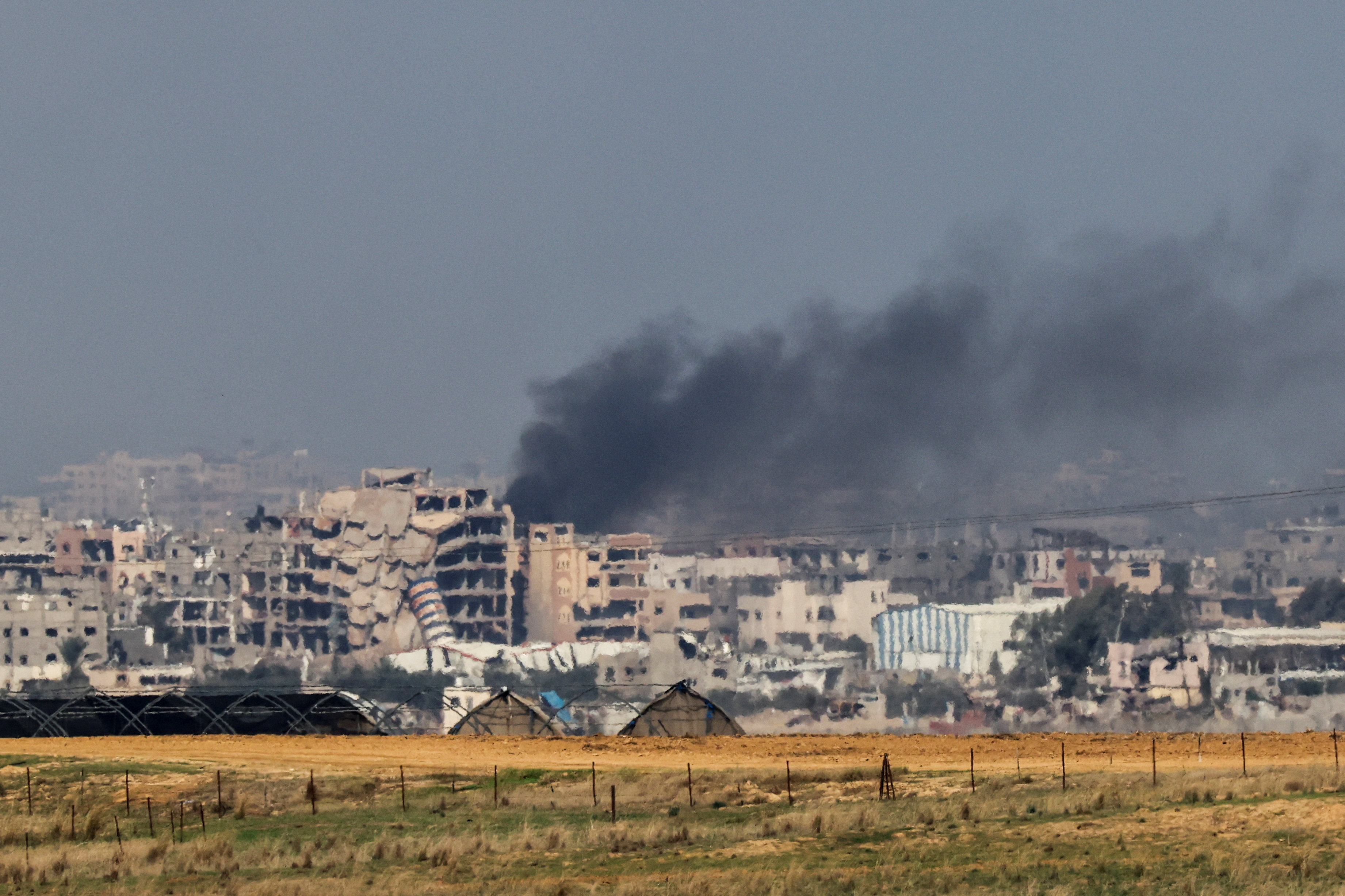 Smoke rises in southern Gaza as Israeli troops engage in more air strikes and ground combat with Hamas fighters. /Athit Perawongmetha/Reuters.
