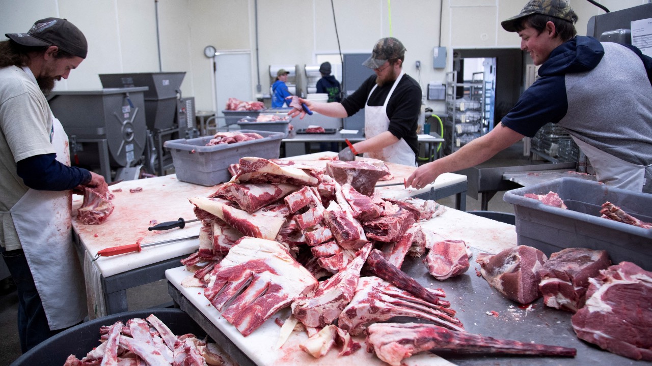 Employees cut fresh beef meat into small pieces at the First Capitol Meat Processing plant in the U.S. state of Indiana. /Amira Karaoud/Reuters