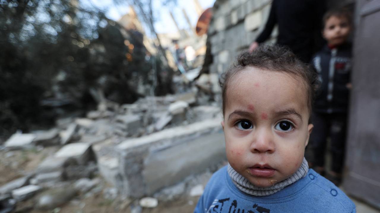 A Palestinian child looks on at the site of an Israeli strike on a house in Rafah in the southern Gaza Strip. /Ibraheem Abu Mustafa/Reuters