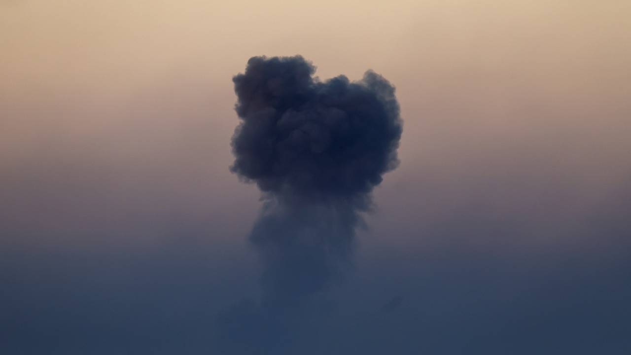 Smoke rises above Gaza, amid Israel's attack on the Palestinian territory. /Clodagh Kilcoyne/Reuters