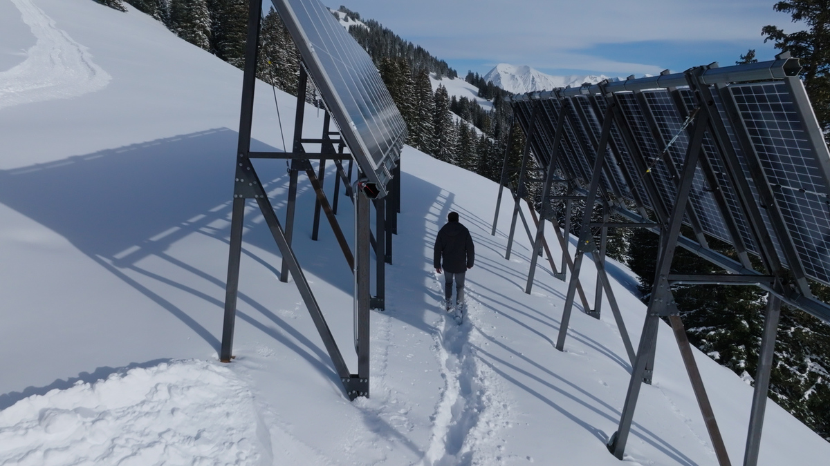 Switzerland's mountains provide the perfect opportunity to install solar panels to generate electricity - but a referendum will decide whether panels can be rolled out en masse./CGTN.
