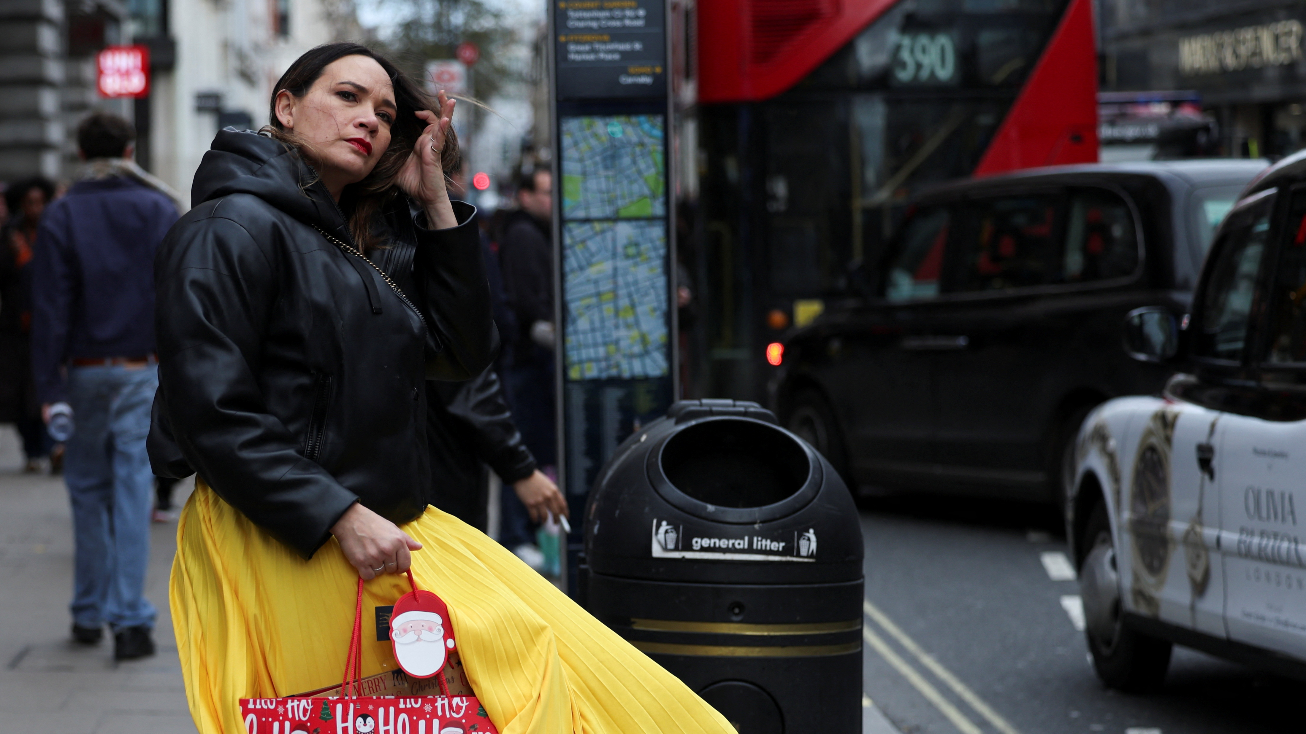 Inflation in the UK fell from 4.6 percent to 3.9% in October. A leading economist says transport costs and cheaper petrol were contributing factors. /Isabel Infantes/Reuters.