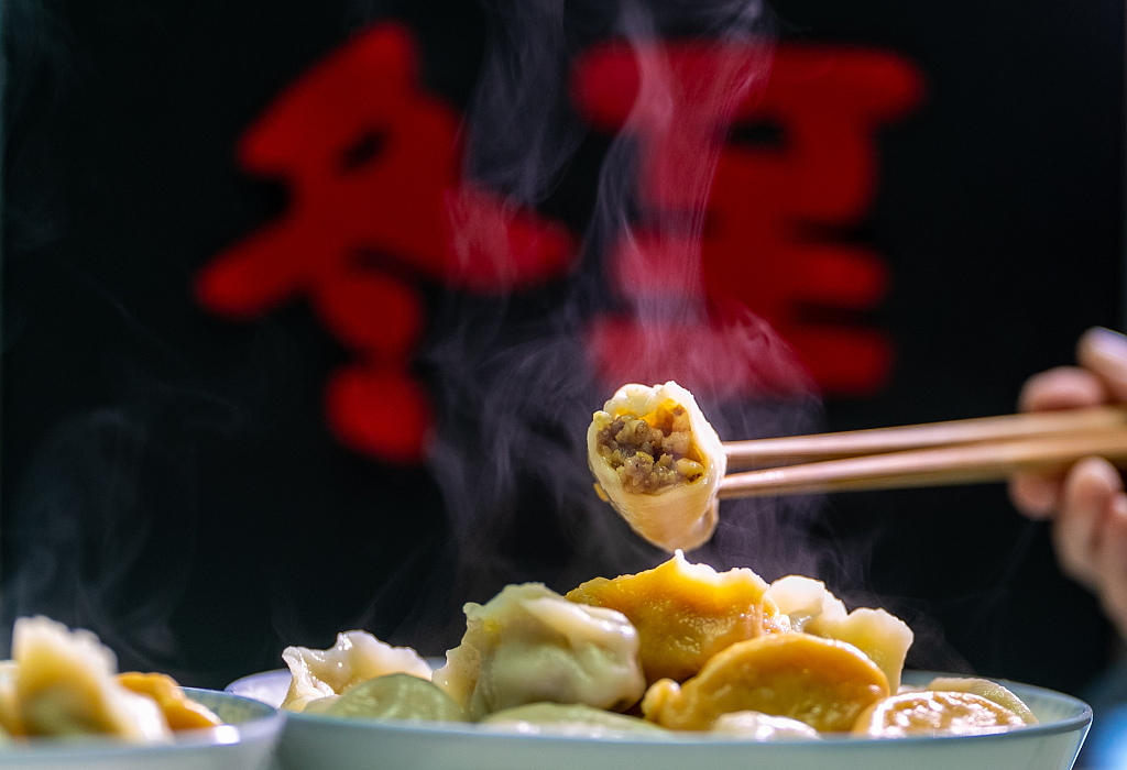 Jiaozi dumplings are eaten by people in the northern parts of China on the first day of Winter Solstice, or dongzhi in Chinese, which fell on December 22. /CFP
