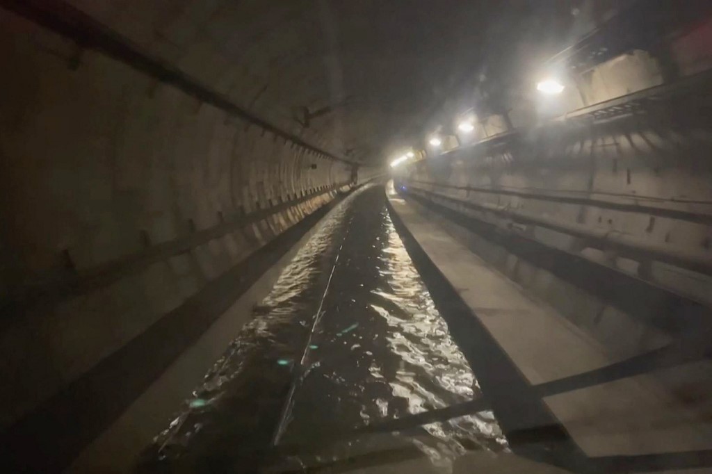 All Eurostar trains were cancelled on Saturday due to flooded tunnels in southern England. /Southeastern/AFP.