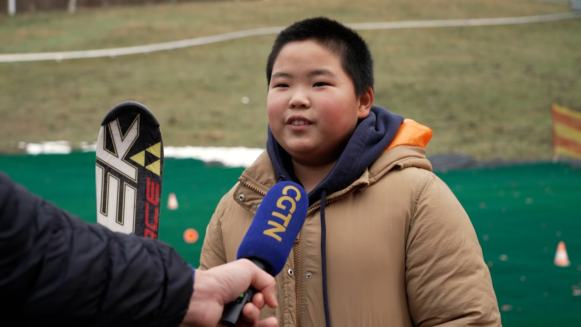 Before his first ride on the plastic slope, Yesheng Li said he was a bit scared. /Dworschak/CGTN