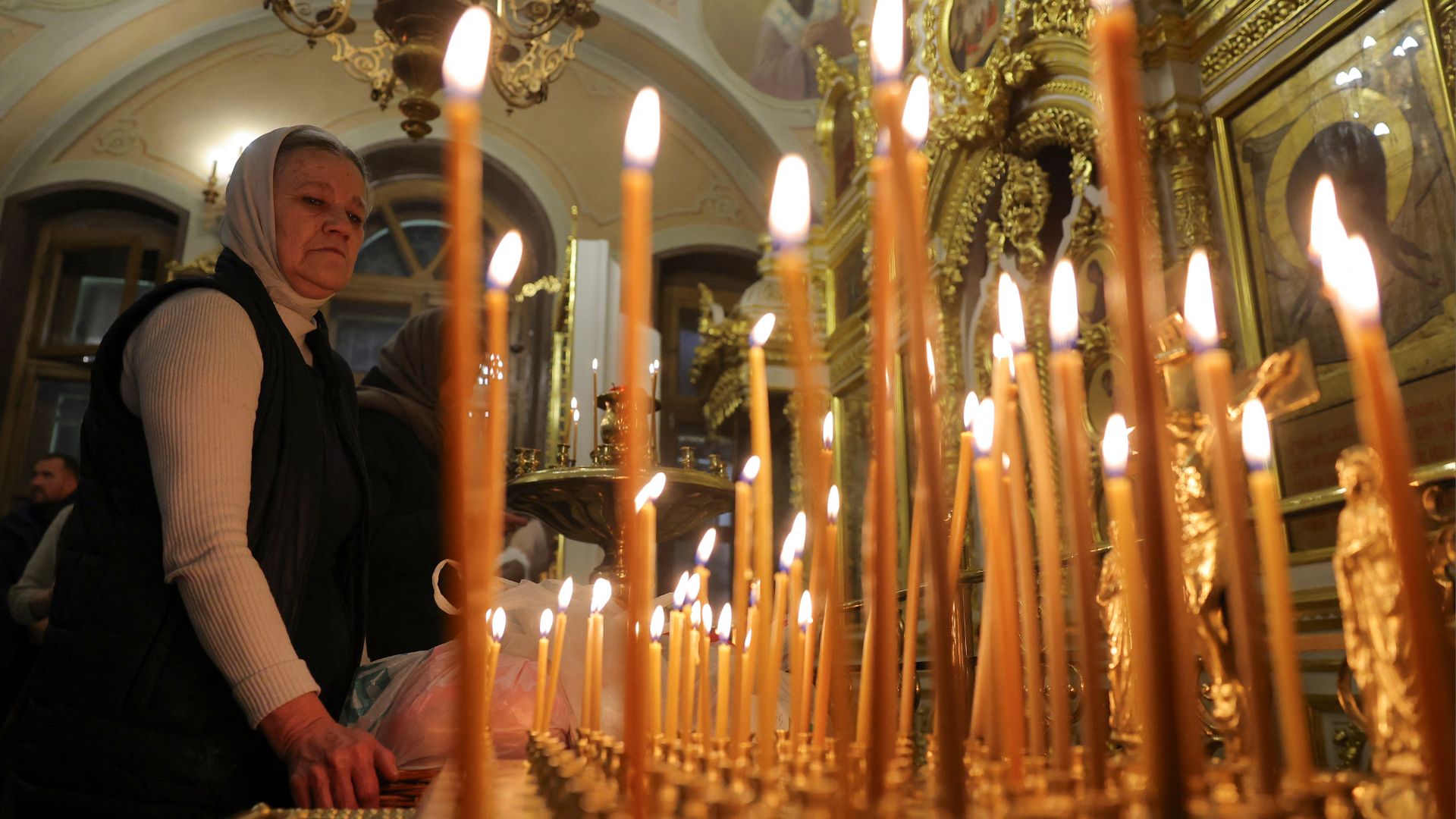 An Orthodox Christian attends a Christmas service at a cathedral in Moscow, Russia. /Evgenia Novozhenina/Reuters