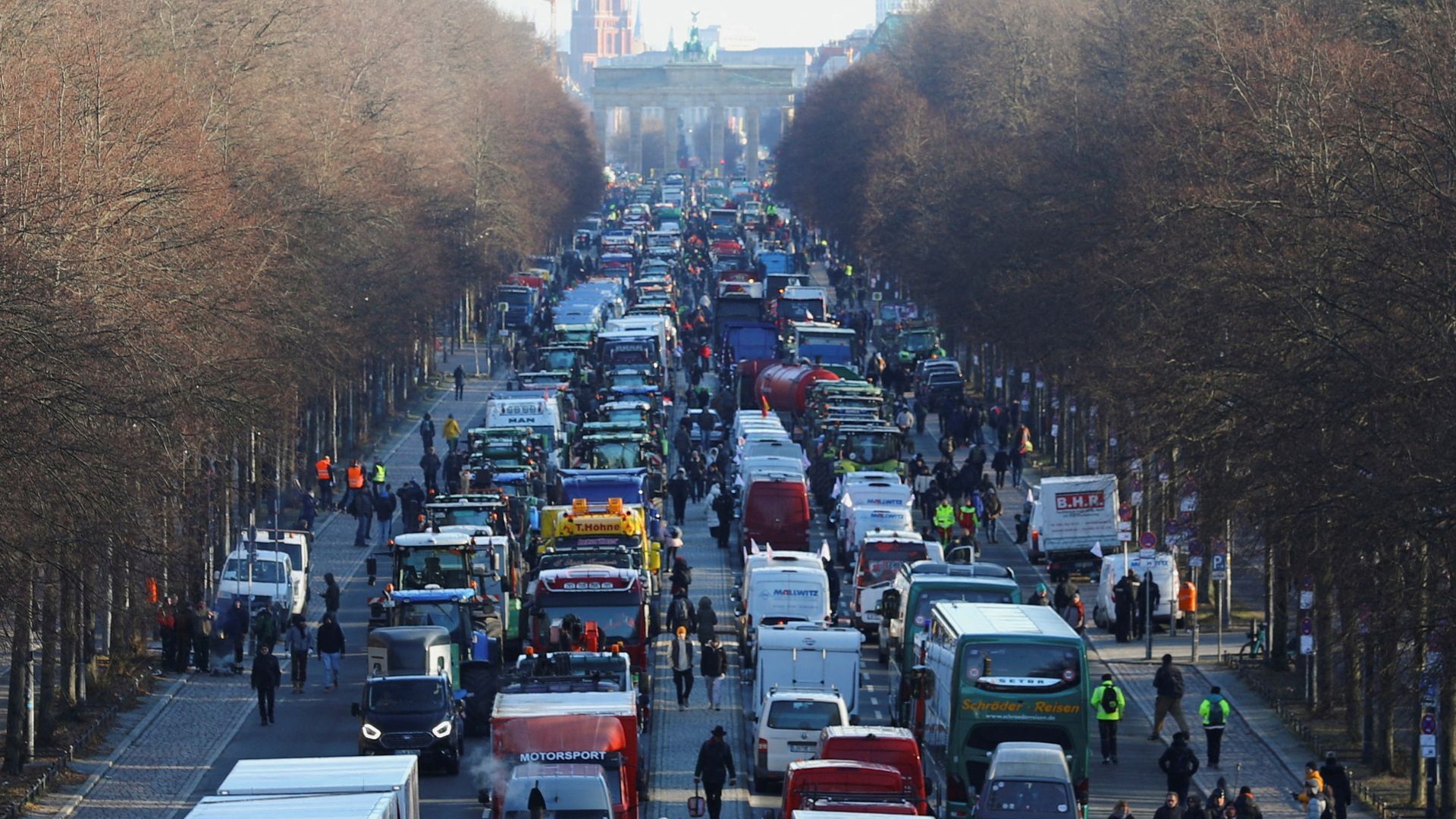 German farmers protest in Berlin against the cut of vehicle tax subsidies. /Nadja Wohlleben/Reuters