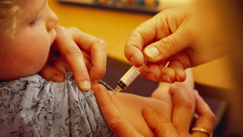 Britain's public health agency has warned of a 'very real risk' of an outbreak of measles in England. /Antonia Reeve/Science Photo Library/SPL/CFP