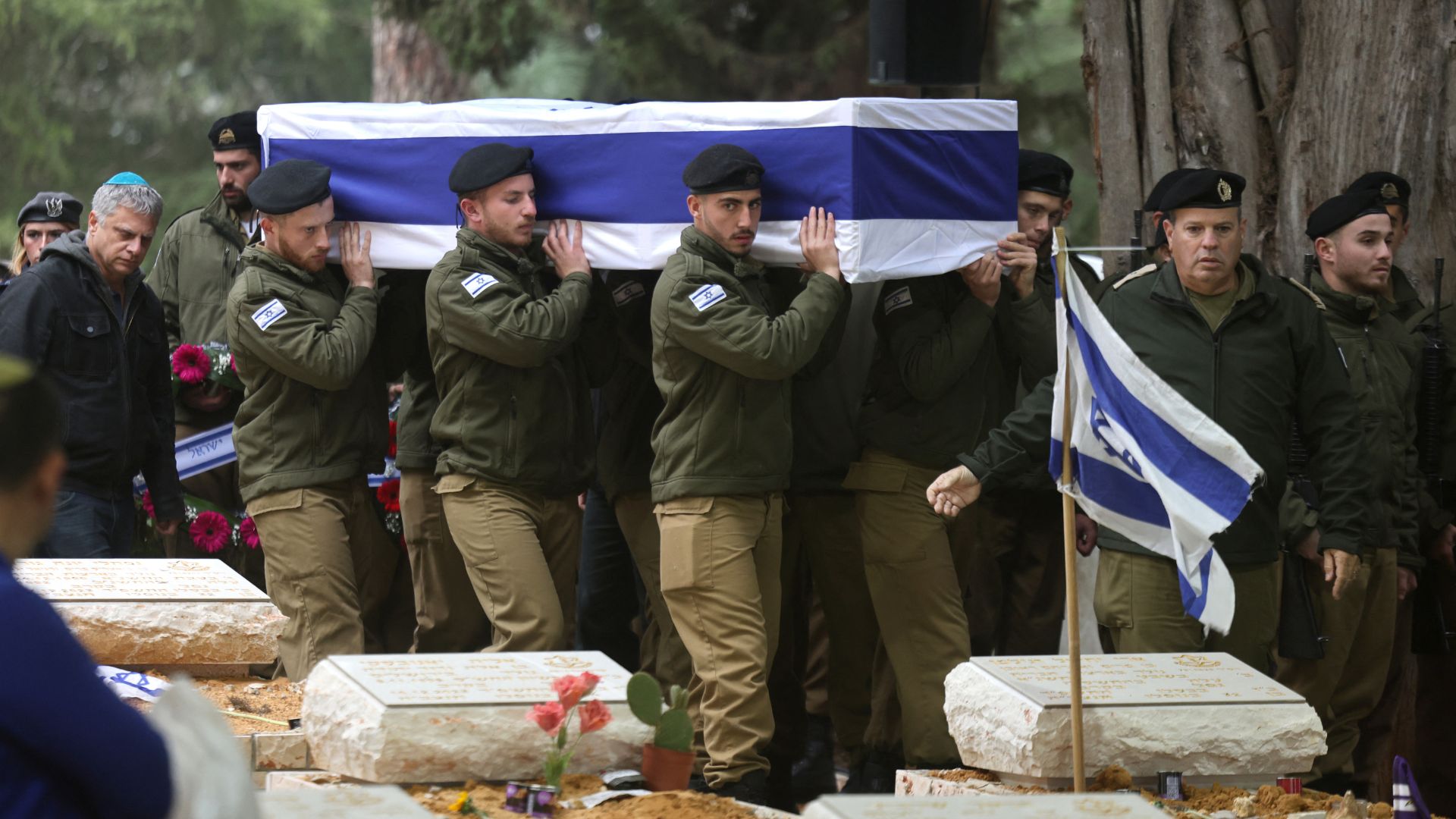 Israeli troops carry the coffin of fellow soldier Hadar Kapeluk during his funeral in the Mount Herzl cemetery in Jerusalem.
 /AFP/Menahem Kahana