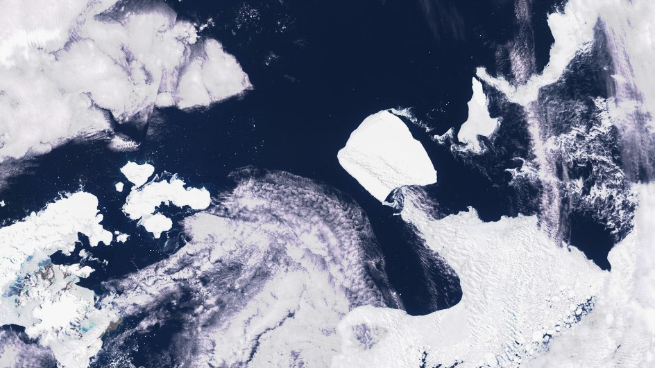 A satellite picture shows the A23a iceberg on the center right near Joinville Island on the left in the Antartic Ocean. / Copernicus Sentinel-3 / AFP