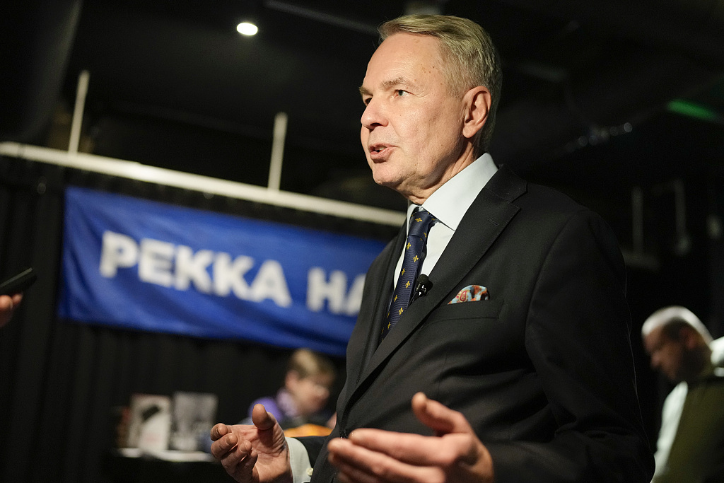 Finnish presidential candidate Pekka Haavisto at a campaign event. /Sergei Grits/CFP