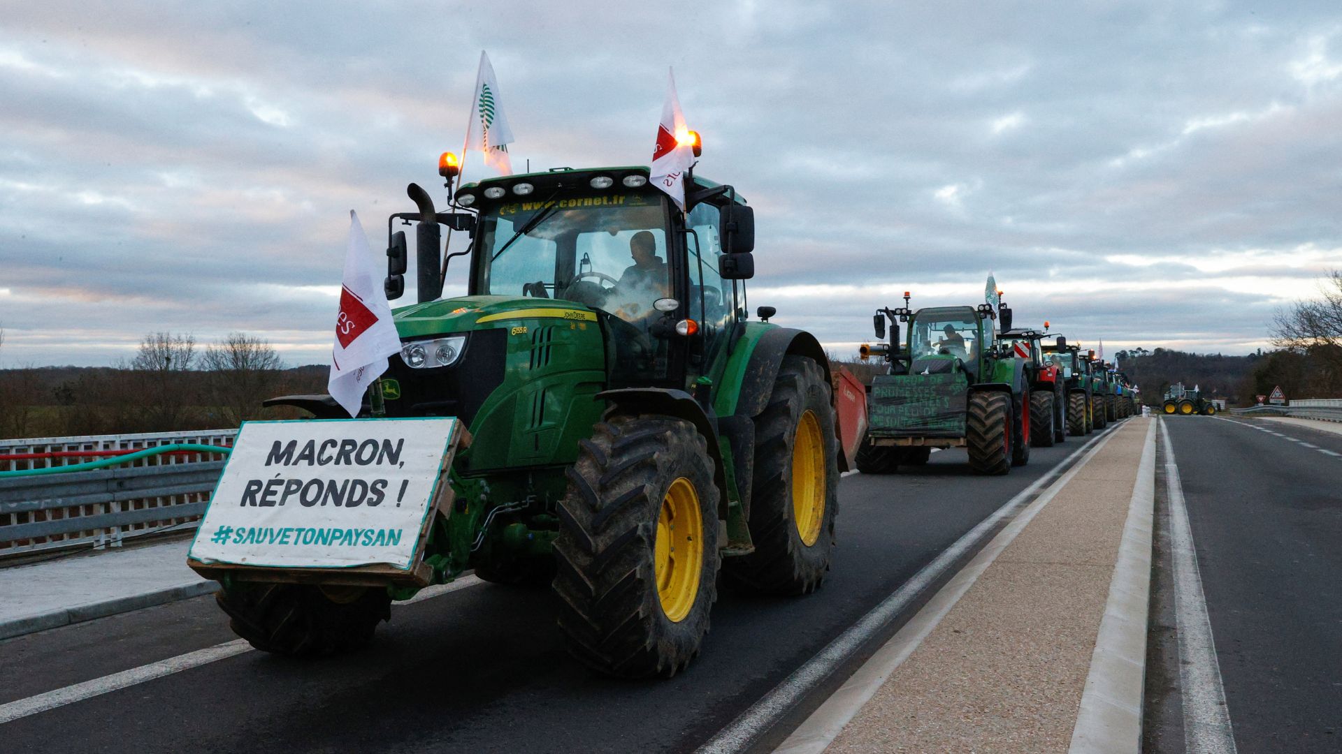 French farmers block a highway with their tractors during a protest. /Abdul Saboor/Reuters