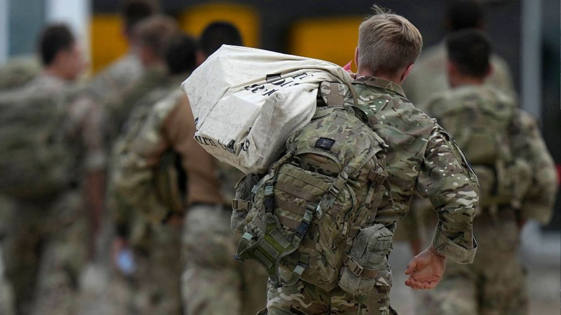 The head of the UK army says the number of professional soldiers has halved over the last 30 years / Alastair Grant / CFP
