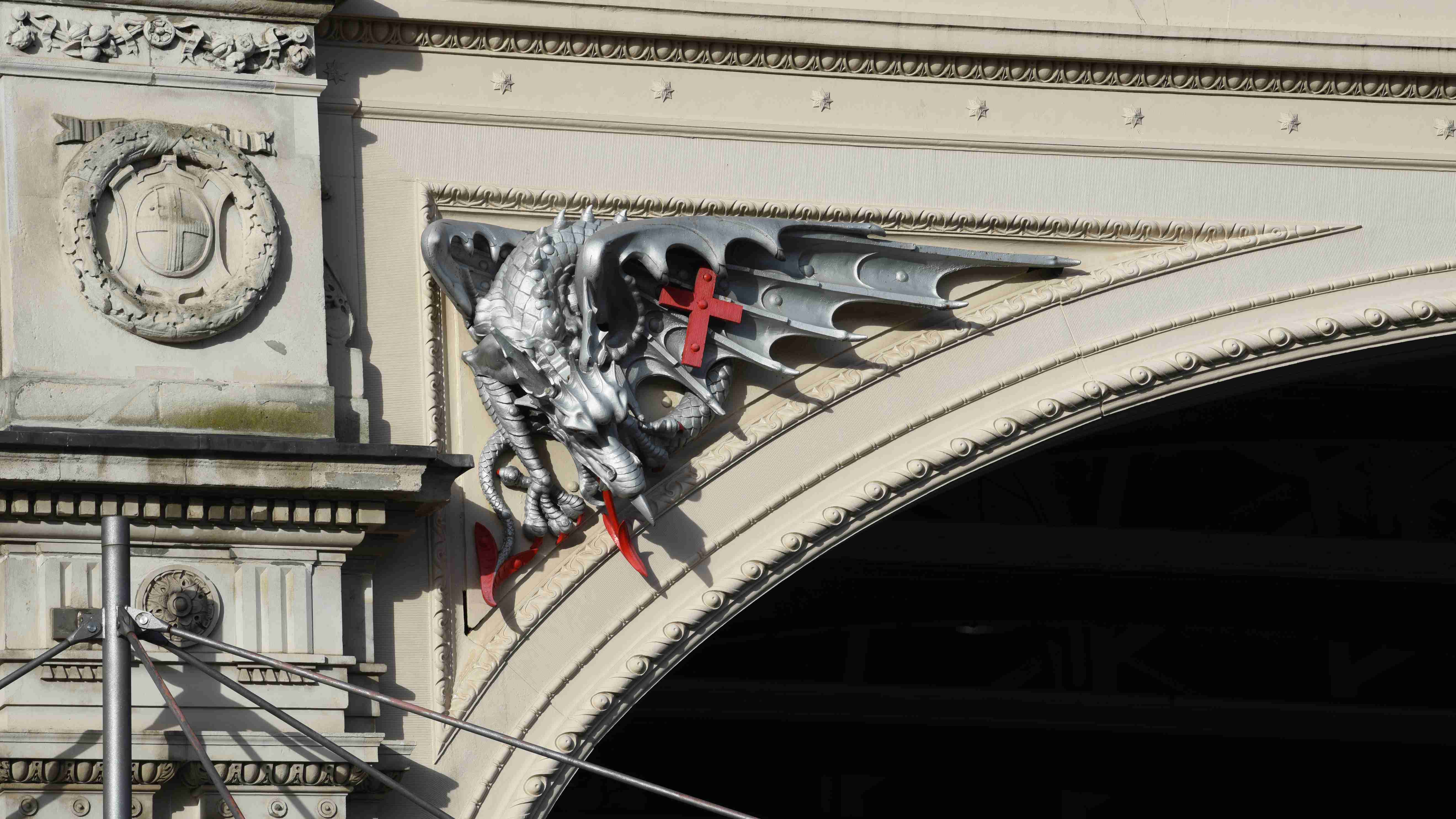 The statue of dragon on the facade of the construction in London, the UK. /CGTN Europe