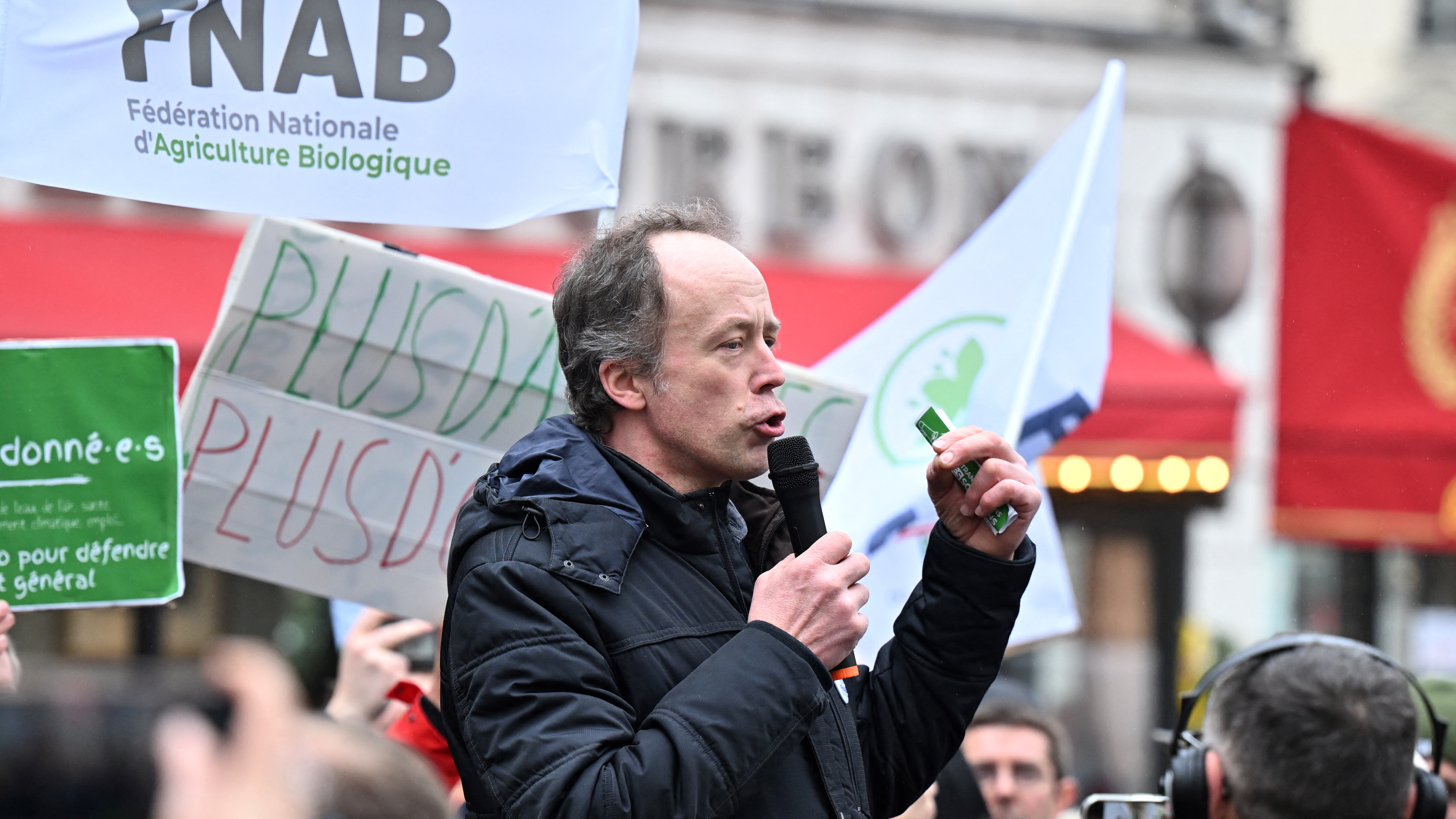 Farmers' union leader Philippe Camburet addresses organic producing farmers during a protest outside the National Assembly. /Miguel Medina/AFP.