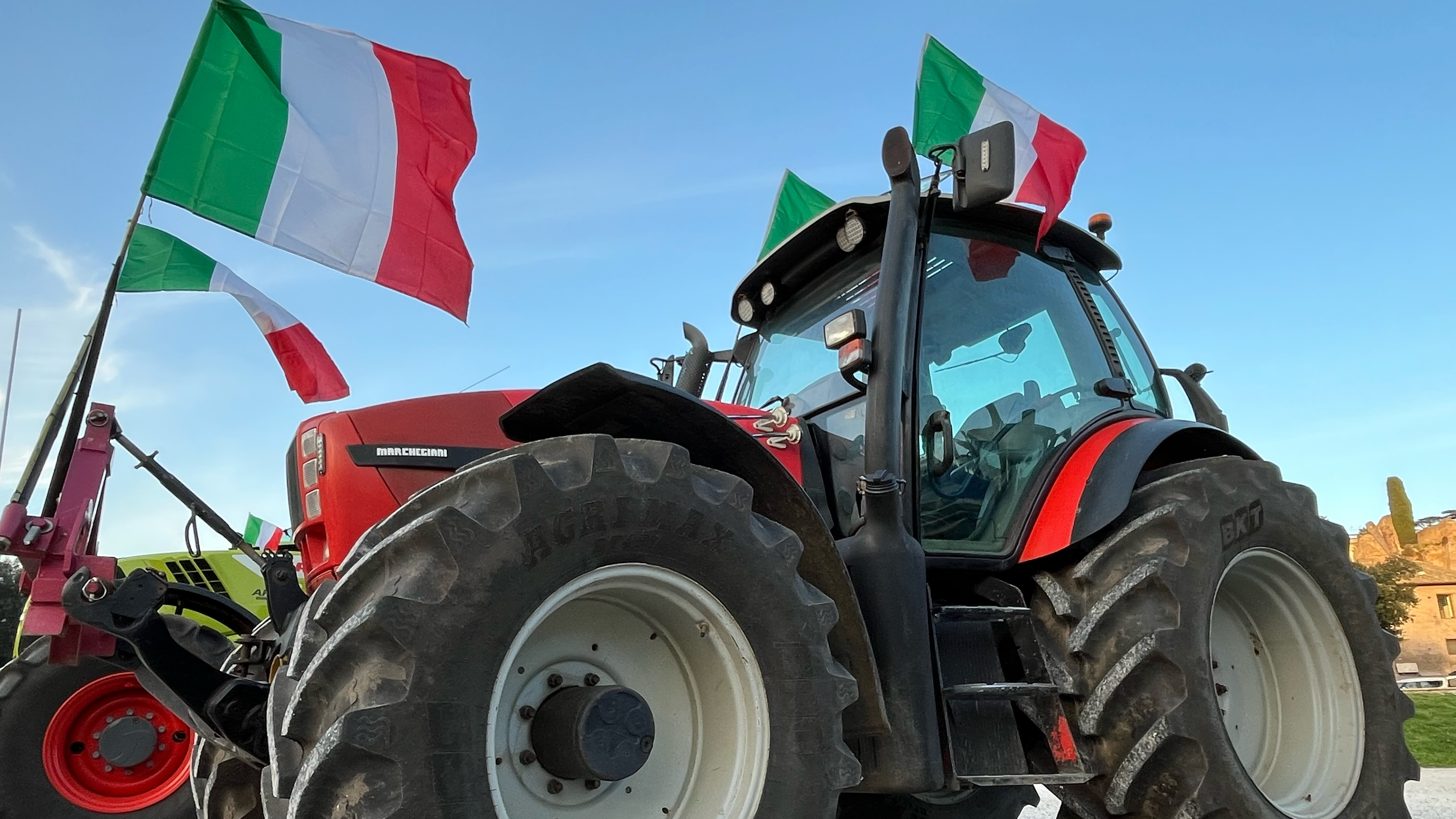Farmers protested in Rome against cheap imports. /CGTN