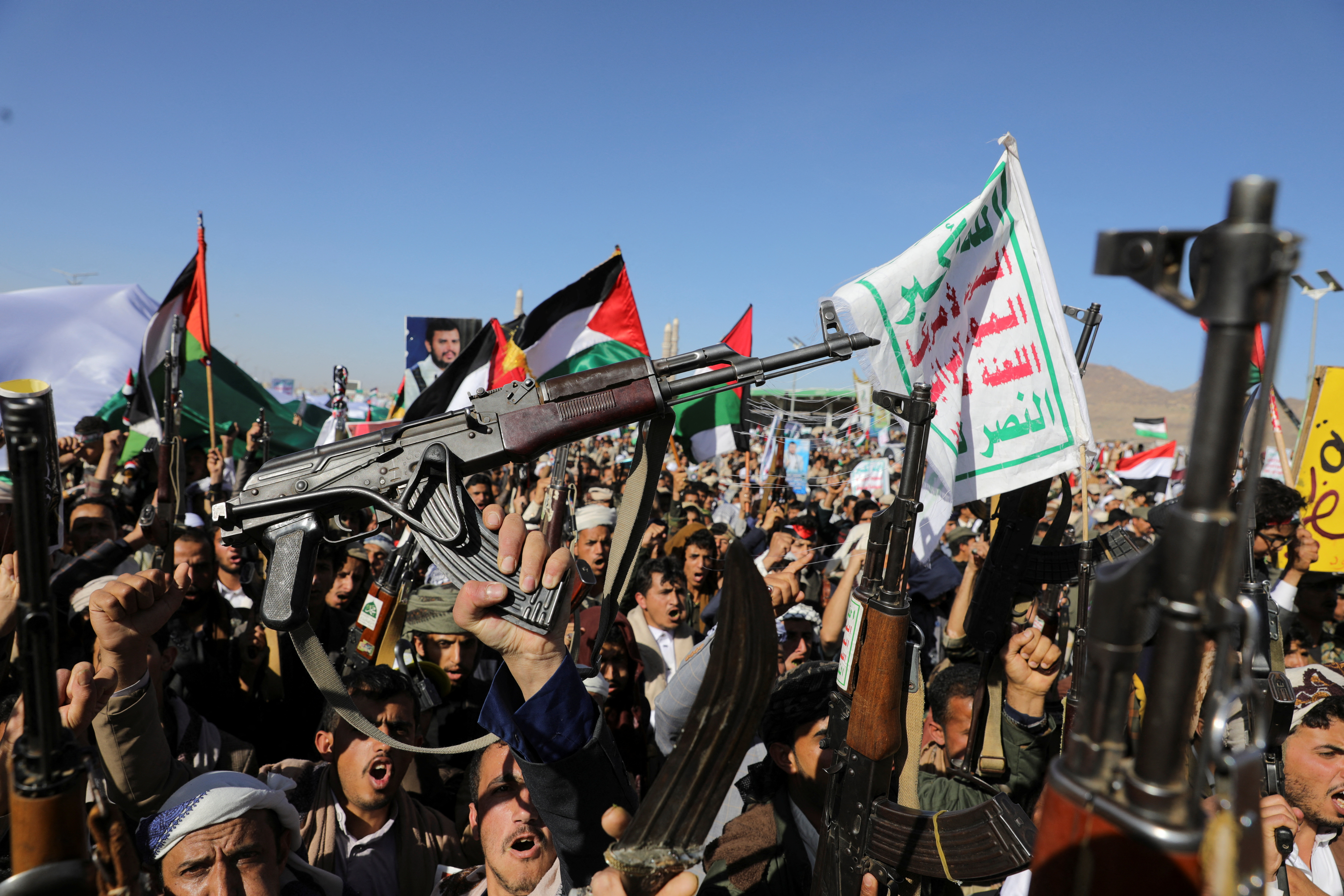 Houthi supporters rally in solidarity with the Palestinians in Gaza. /Khaled Abdullah/Reuters
