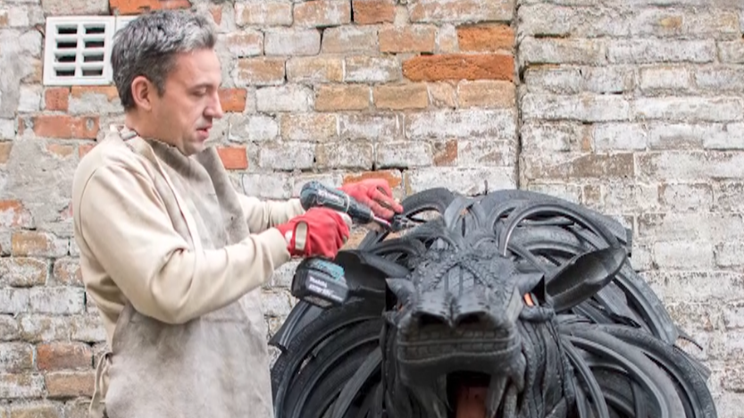 Gábor Baráth hopes his sculptures will inspire Hungarians to get rid of old tires in a responsible way /CGTN