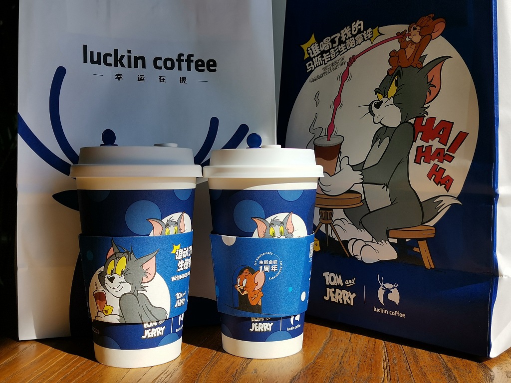 Luckin's coffee in conjunction with the American carton Tom and Jerry. /VCG Photo