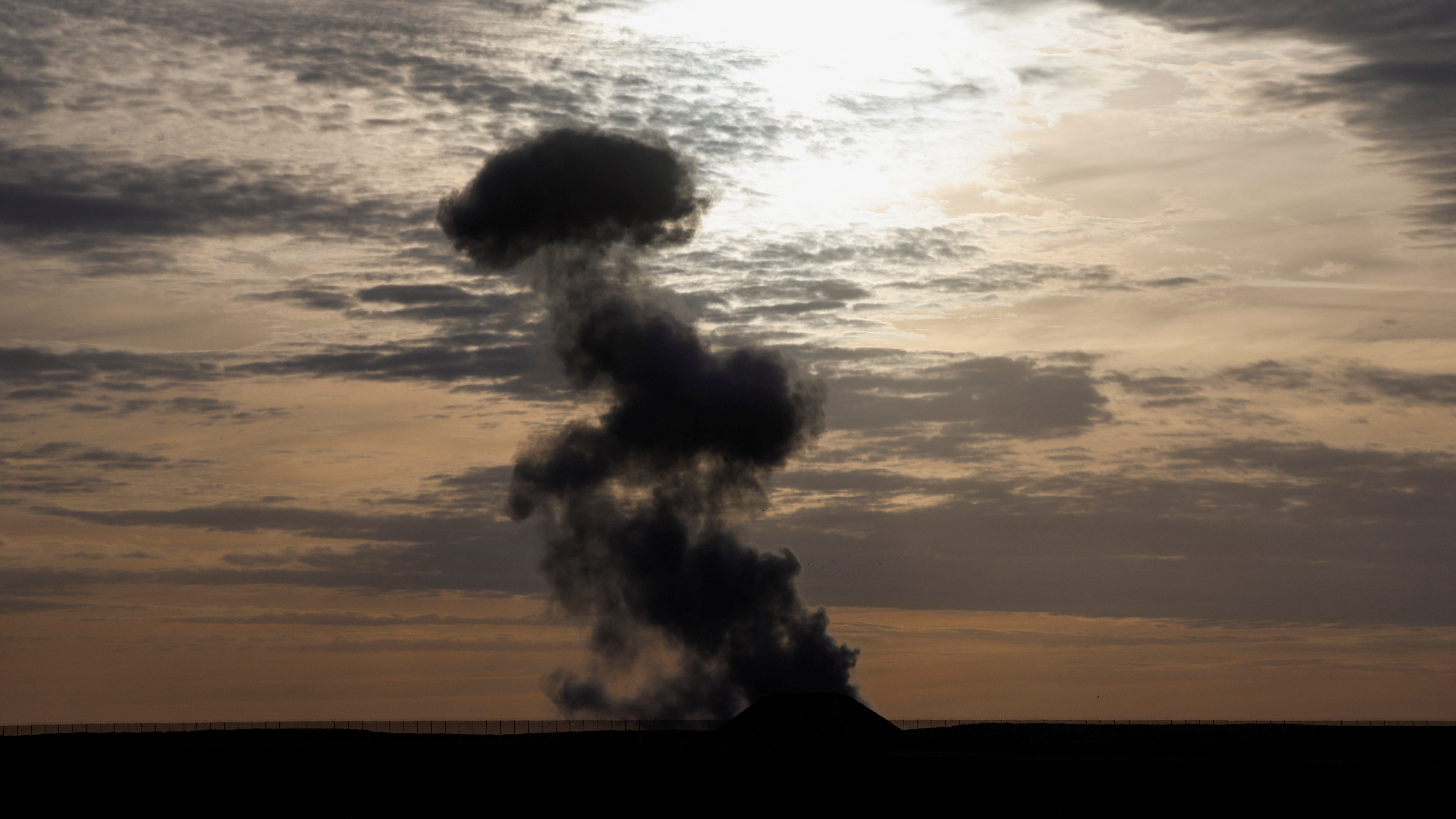 Smoke rises after an explosion in Gaza, as seen from Israel's border with Gaza in southern Israel. /Amir Cohen/Reuters