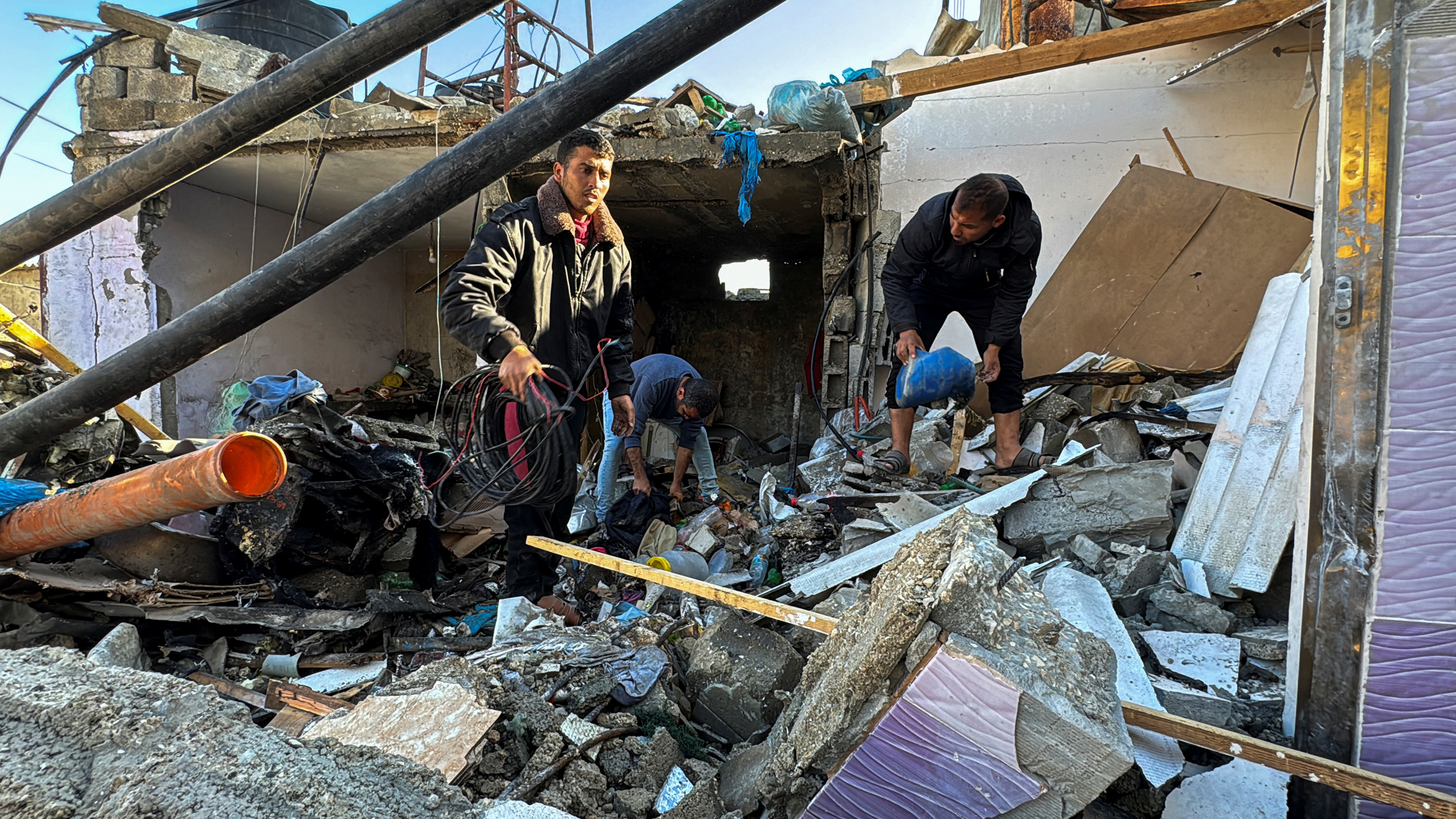 Palestinians inspect the site of an Israeli strike on a house in Rafah in the southern Gaza Strip. /Bassam Masoud/Reuters