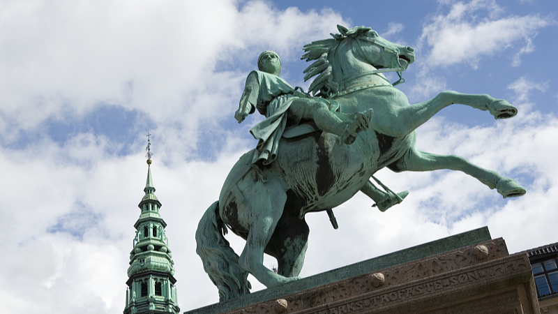 The equestrian statue of Bishop Absalon on Højbro Plads in Copenhagen, Denmark. /CFP