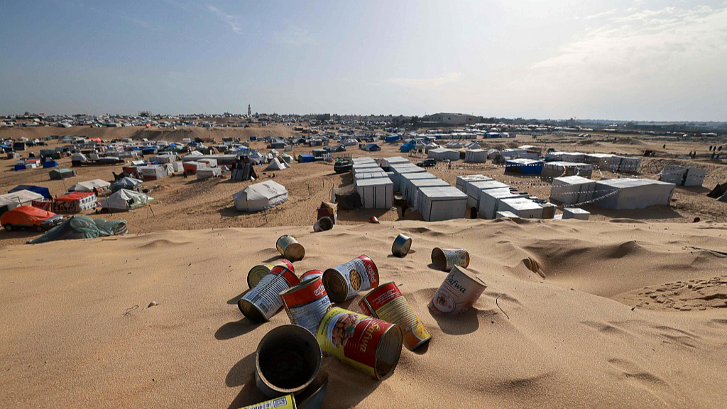 Overlooking a makeshift tent city hosting displaced Palestinians in Rafah. /Mohammed Abed/CFP