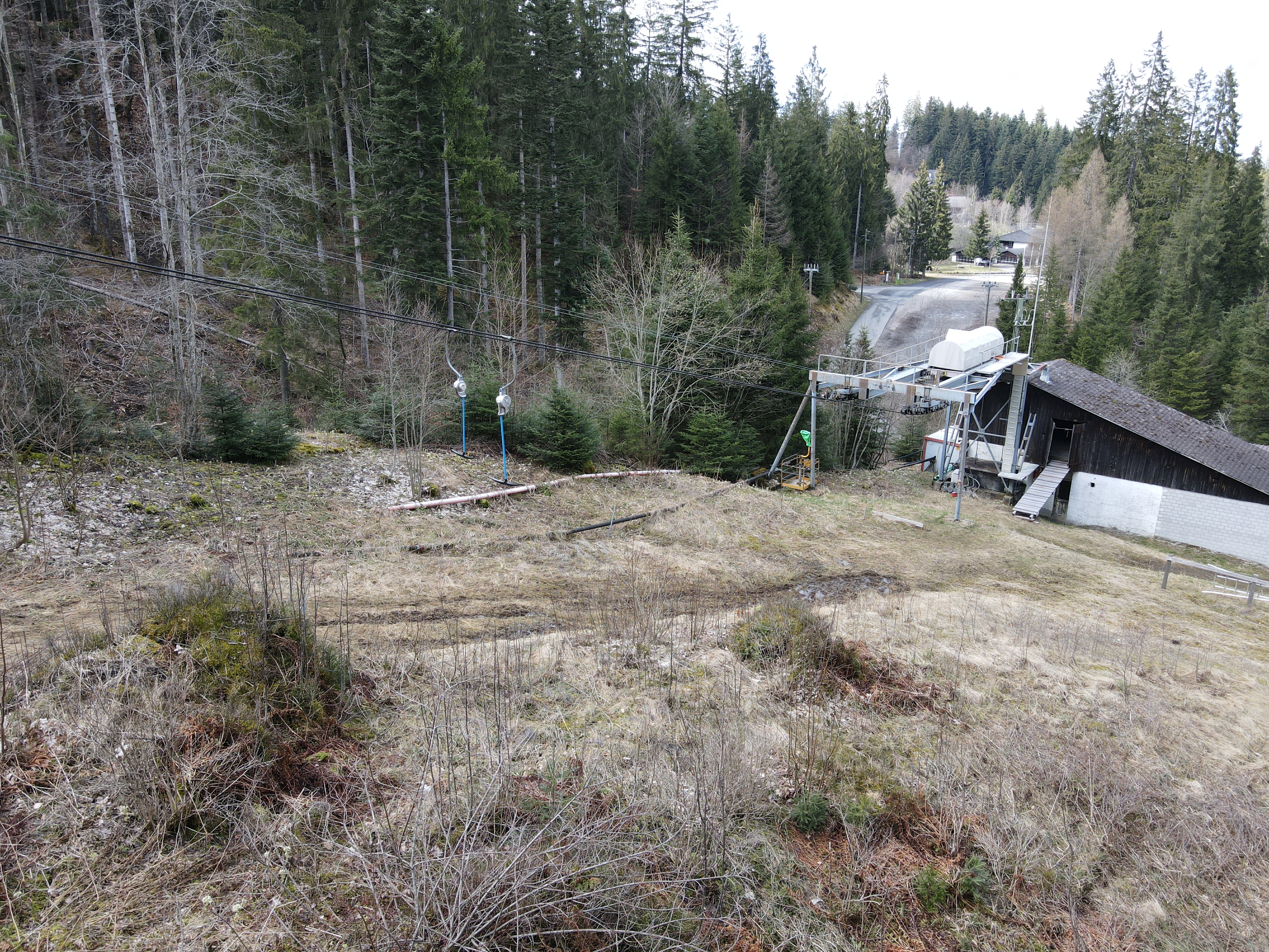 The ski lift at Rüschegg Eywald stands empty after the area was hit by unusually warm weather./CGTN/Julia Lyubova
