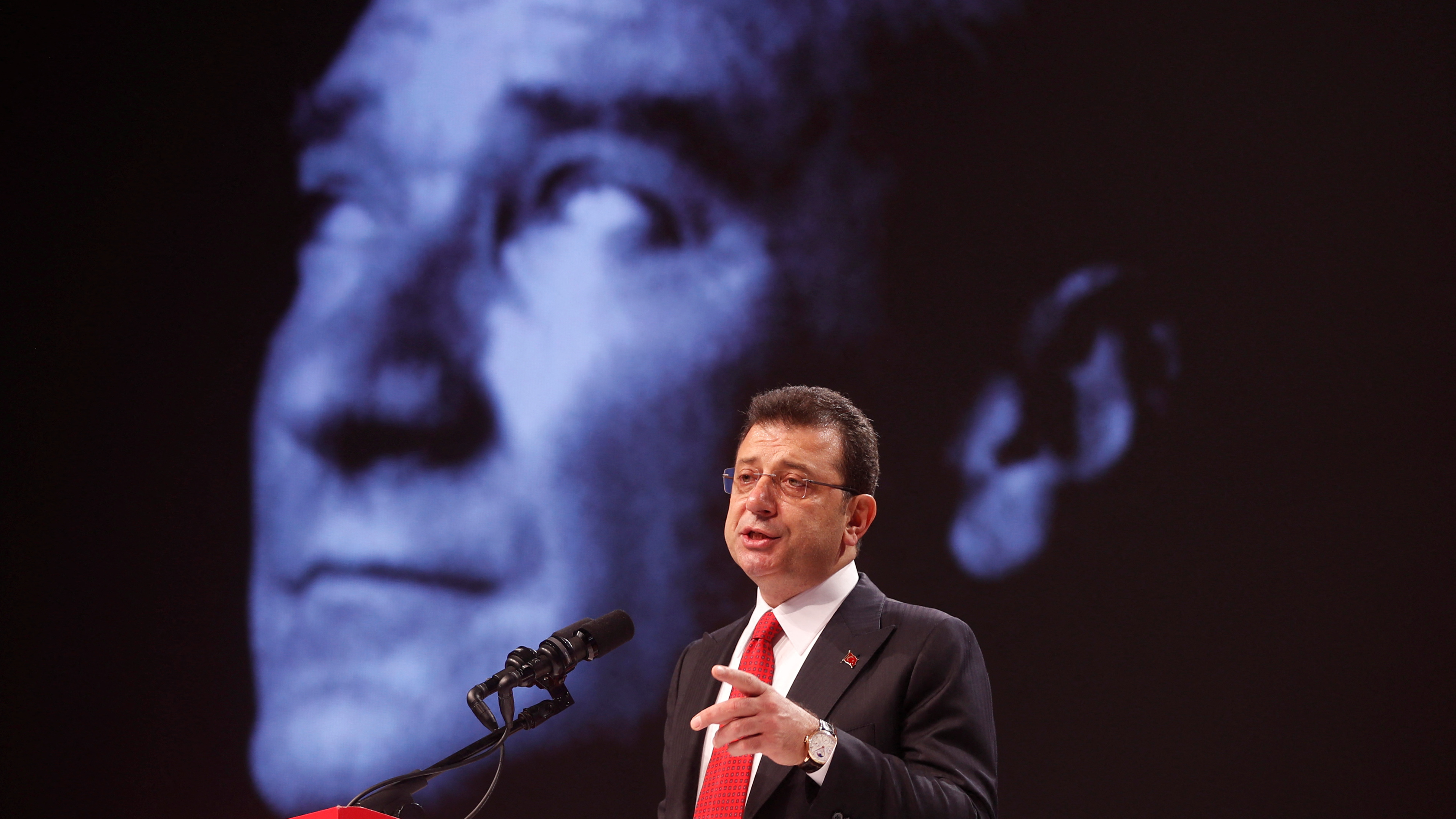 Istanbul Mayor Ekrem Imamoglu attends a meeting in Istanbul, Türkiye. /REUTERS