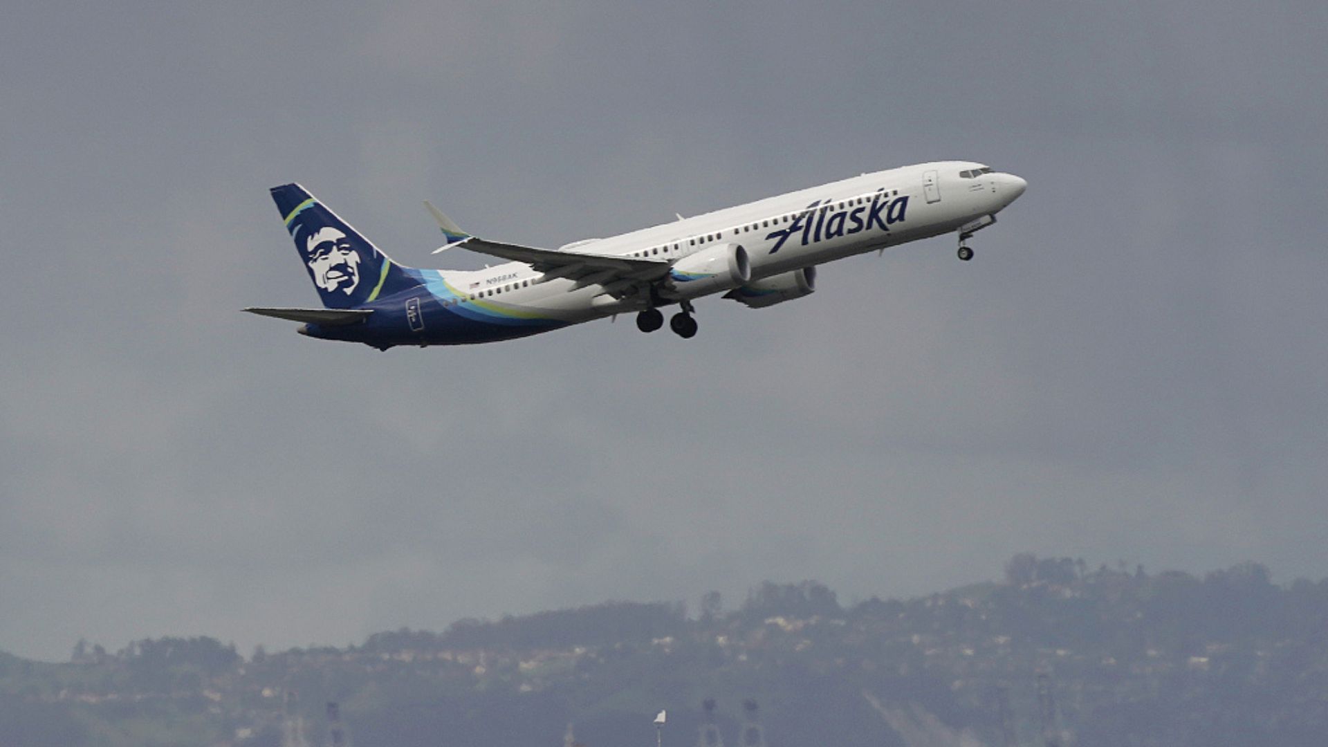 An Alaska Airlines Boeing 737 MAX 9 aircraft takes off from San Francisco International Airport last week./China News Service
