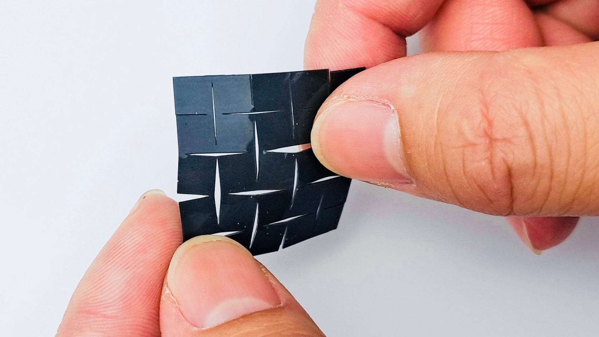 The patch measures just over one square inch and sticks to the skin. /Jun Chen Labs/UCLA 