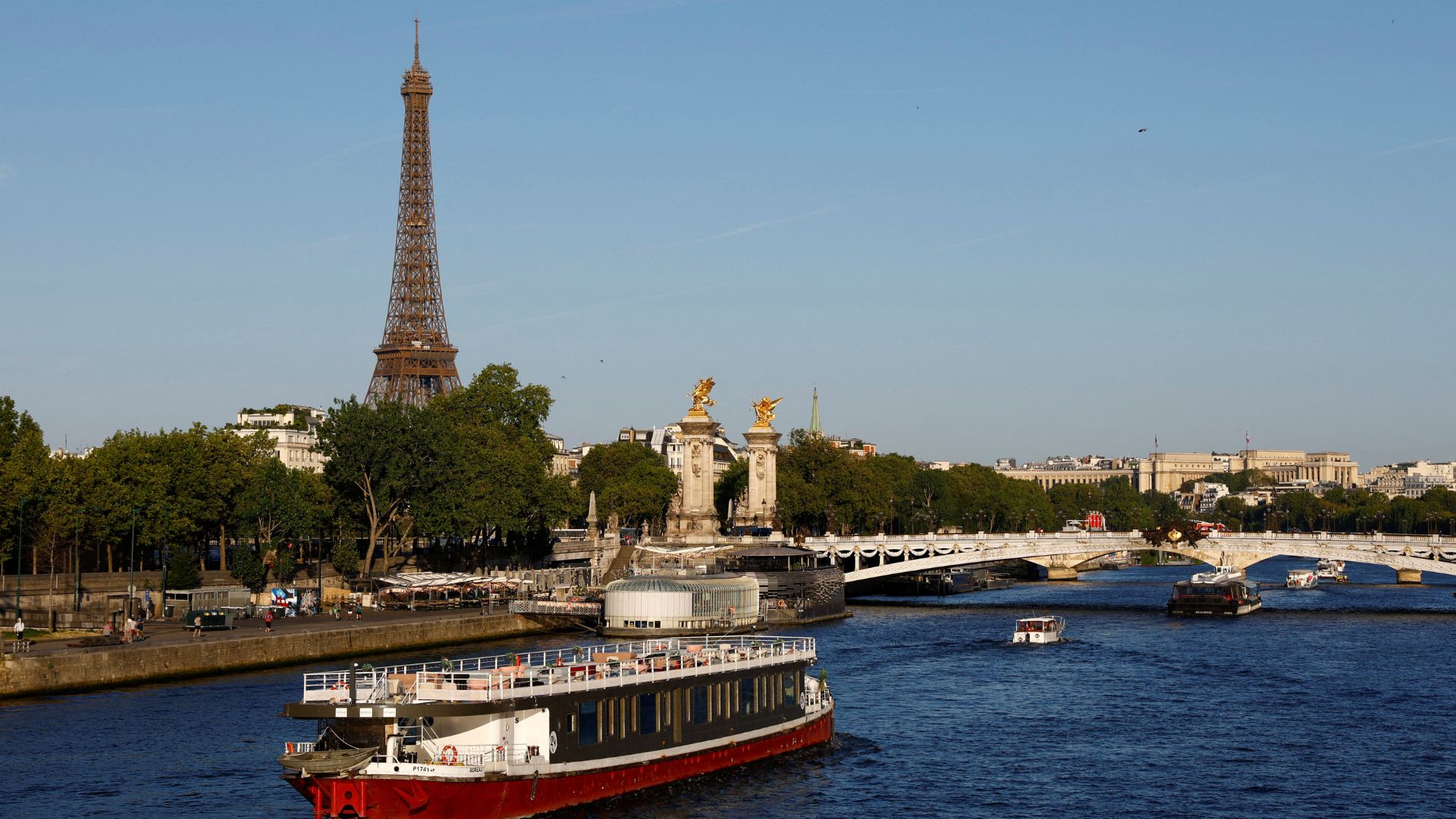 The Seine river is due to host various Olympic events but poor water quality puts them at risk. /Gonzalo Fuentes/Reuters/File