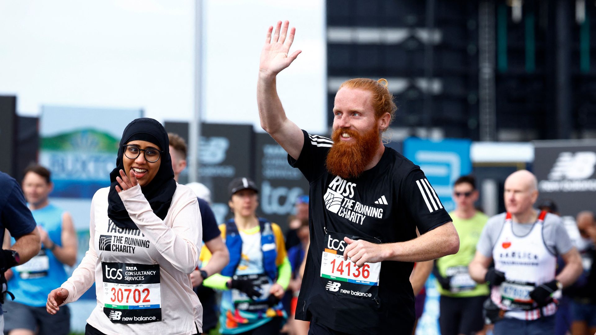 The UK's Russ Cook and Yasmin Mahamud in action during Sunday's London Marathon. /John Sibley/Reuters