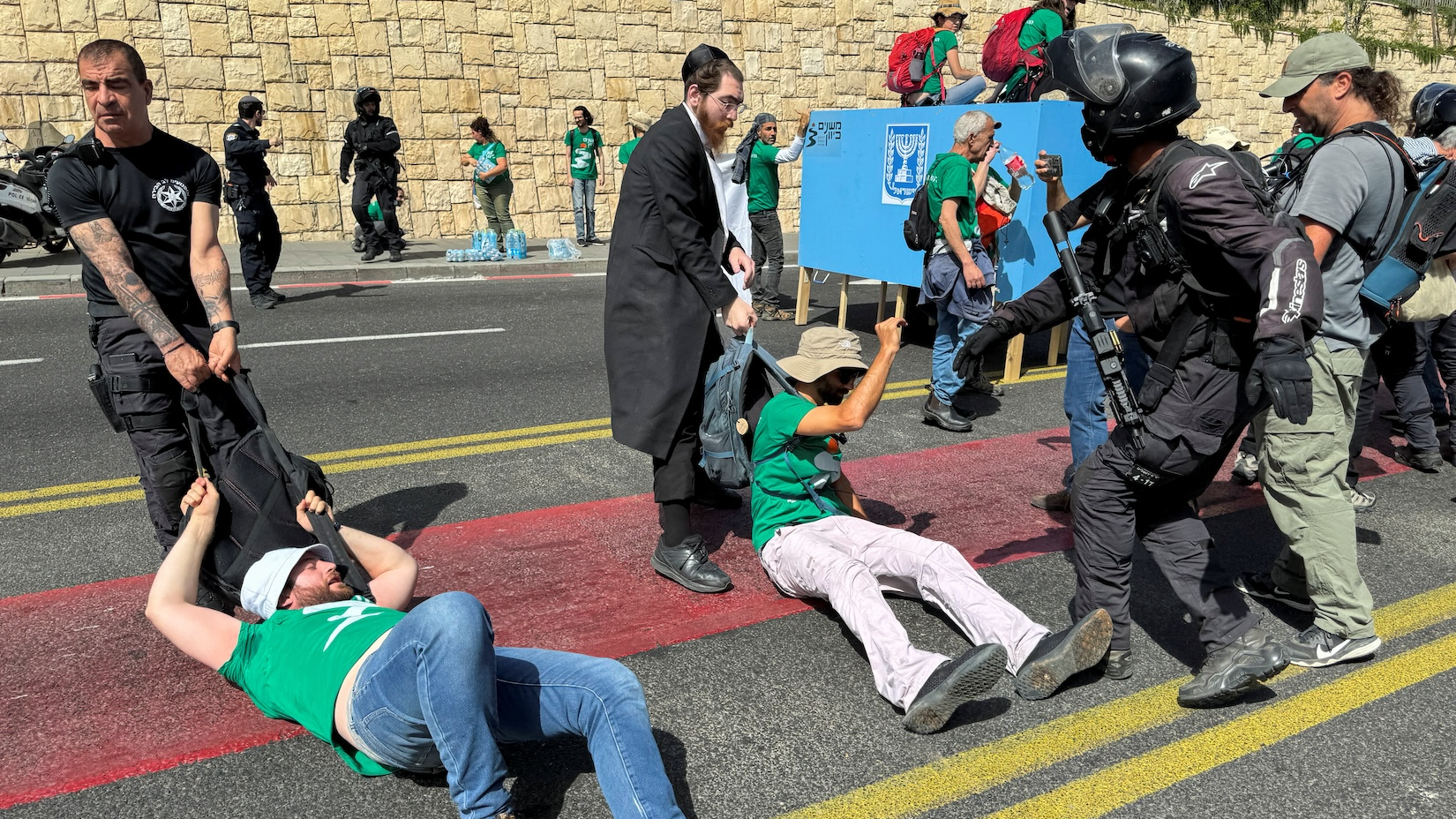 Protestors being tackled as they erect a ballot box at the entrance to Jerusalem. /Ilan Rosenberg/Reuters