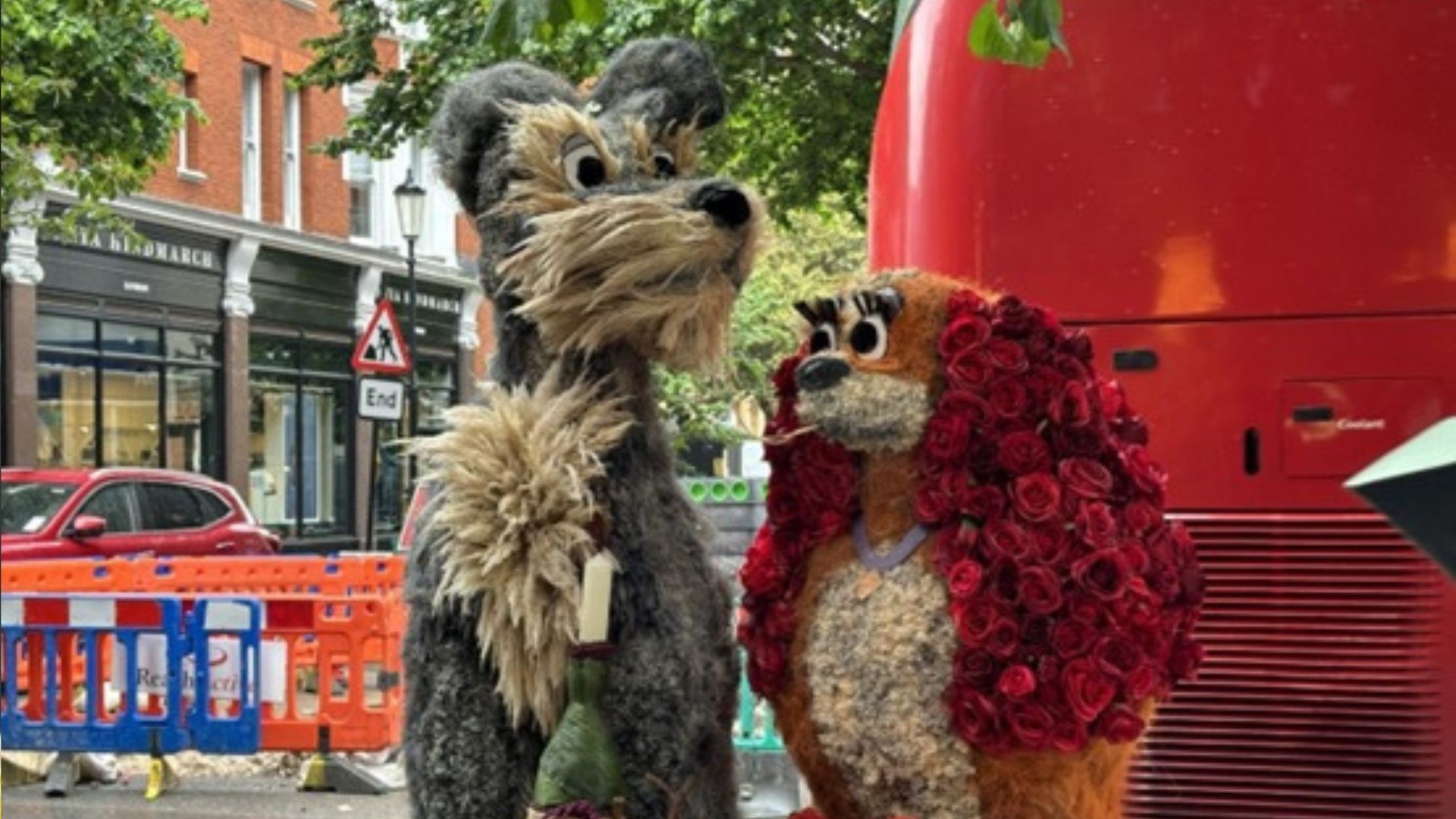 A flower display featuring Lady and the Tramp in Chelsea, Central London during Chelsea in Bloom. /CGTN
