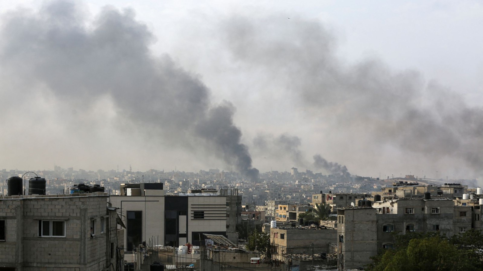 Smoke rises following Israeli strikes during an Israeli military operation in Rafah, in the southern Gaza Strip. /Hatem Khaled/Reuters