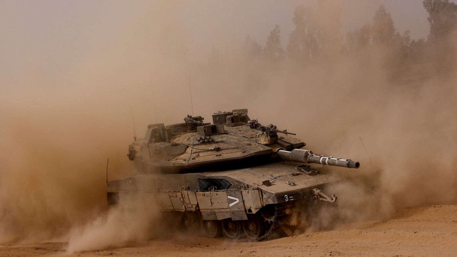 A tank maneuvers near the Israel-Gaza border amid the ongoing conflict between Israel and the Palestinian Islamist group Hamas. /Amir Cohen/Reuters