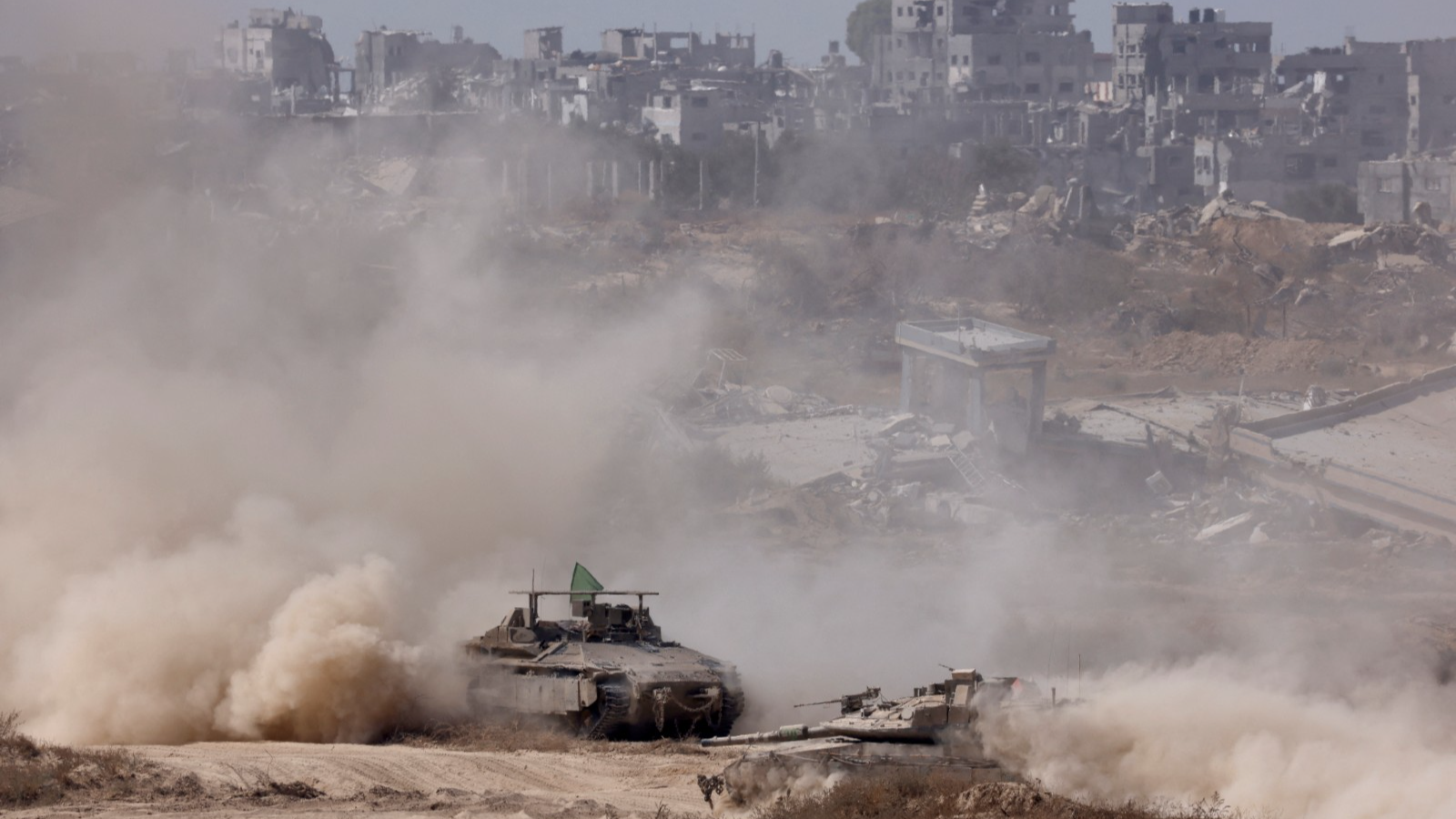 An Israeli tank maneuvers inside Gaza near the Israel-Gaza border. /Amir Cohen/Reuters