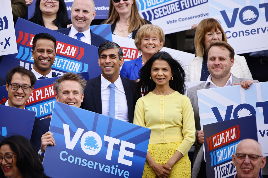 UK Prime Minister and Conservative Party leader, Rishi Sunak, and his wife Akshata Murty with supporters in Silverstone. /Benjamin Cremel/Pool/AP