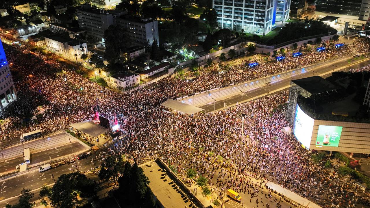 A drone view shows a Tel Aviv demonstration against Prime Minister Benjamin Netanyahu's government and a call for the release of hostages in Gaza. /Aviv Atlas/Reuters